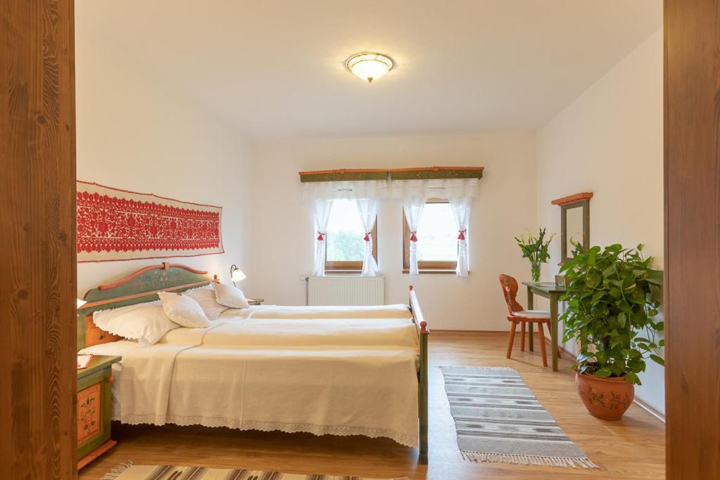 Double Room with Mountain View - Photo 4