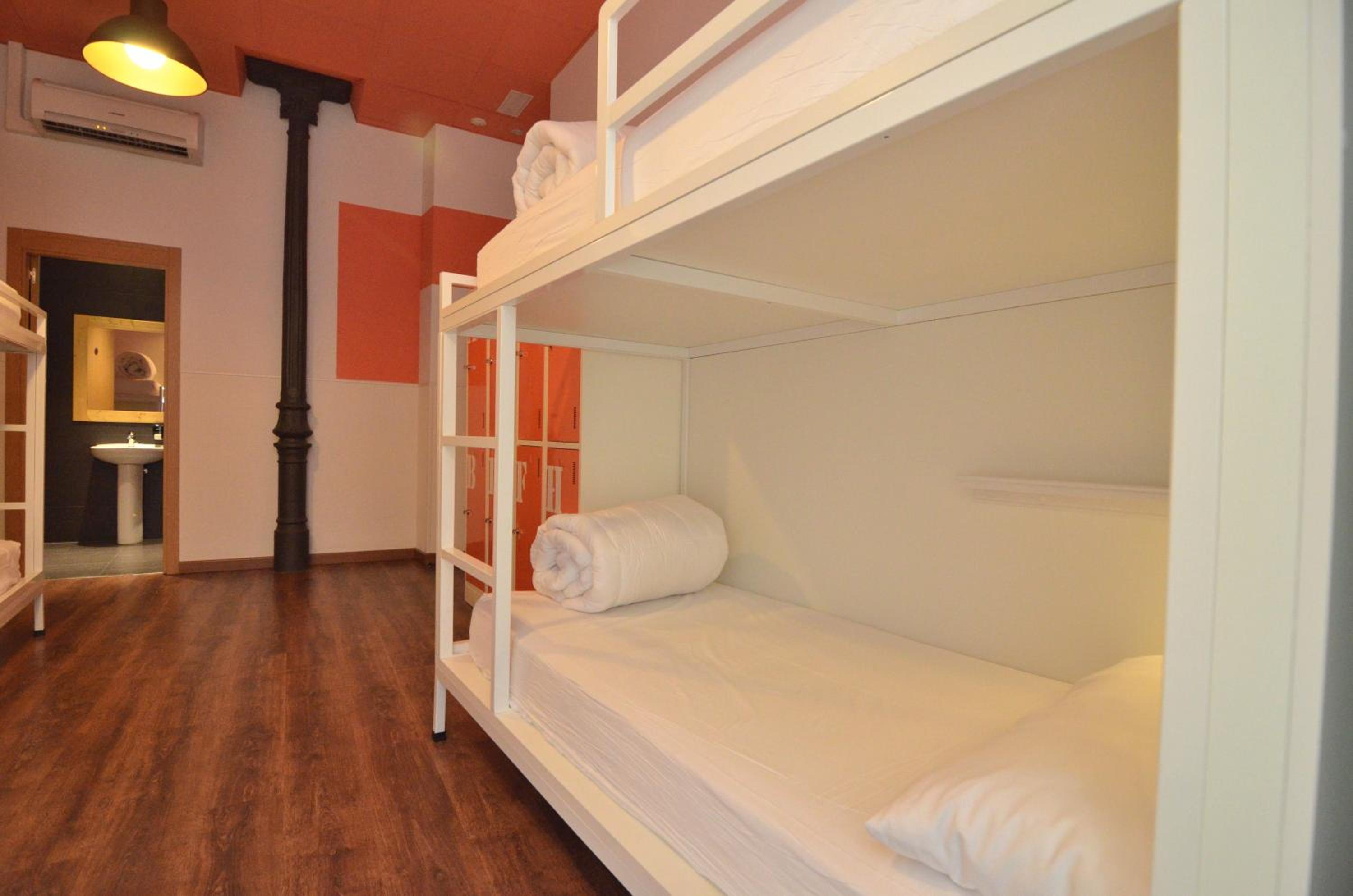 Cama en Dormitorio Mixto de 8 camas con baño