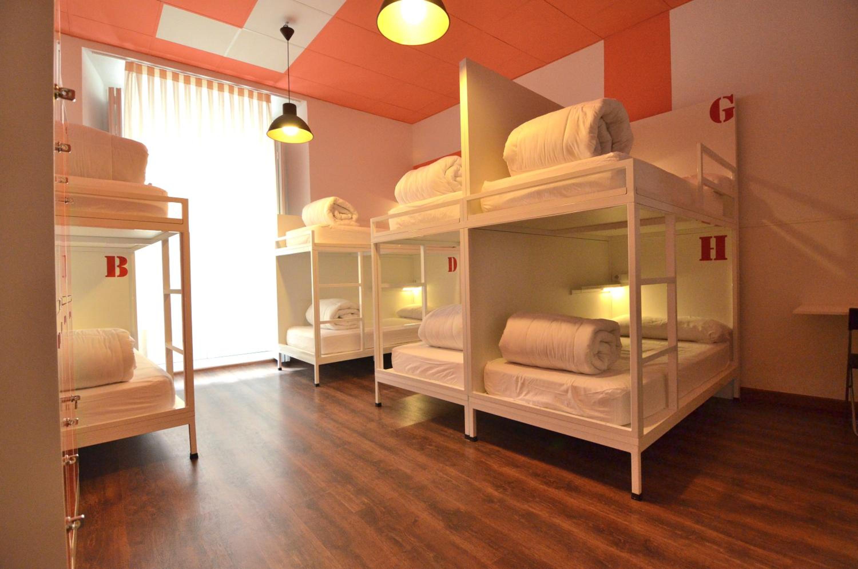 Bed in 8-Bed Mixed Dormitory Room with Bathroom photo 3