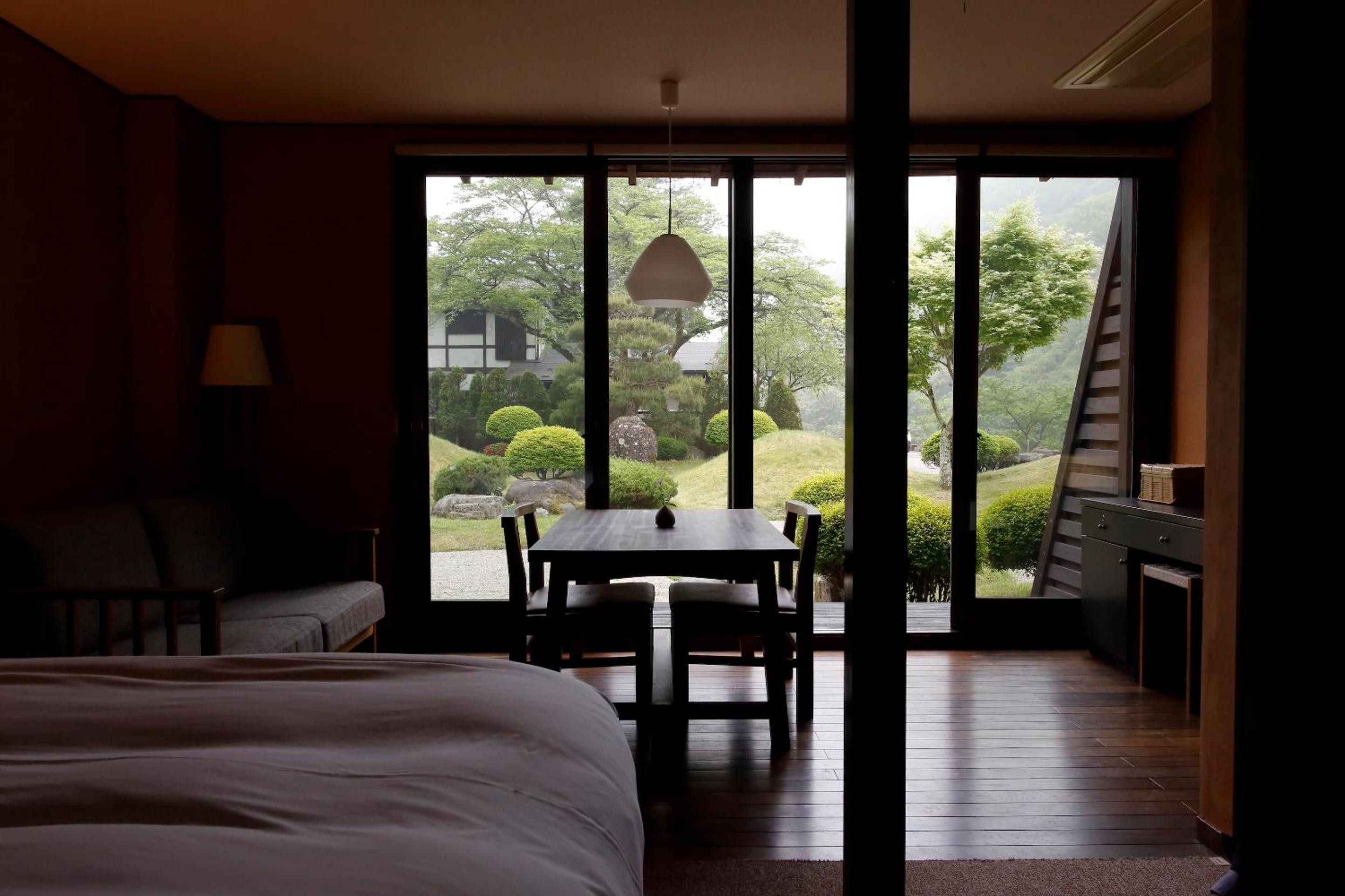 Standard Twin Room with Shared Bathroom - Photo 1