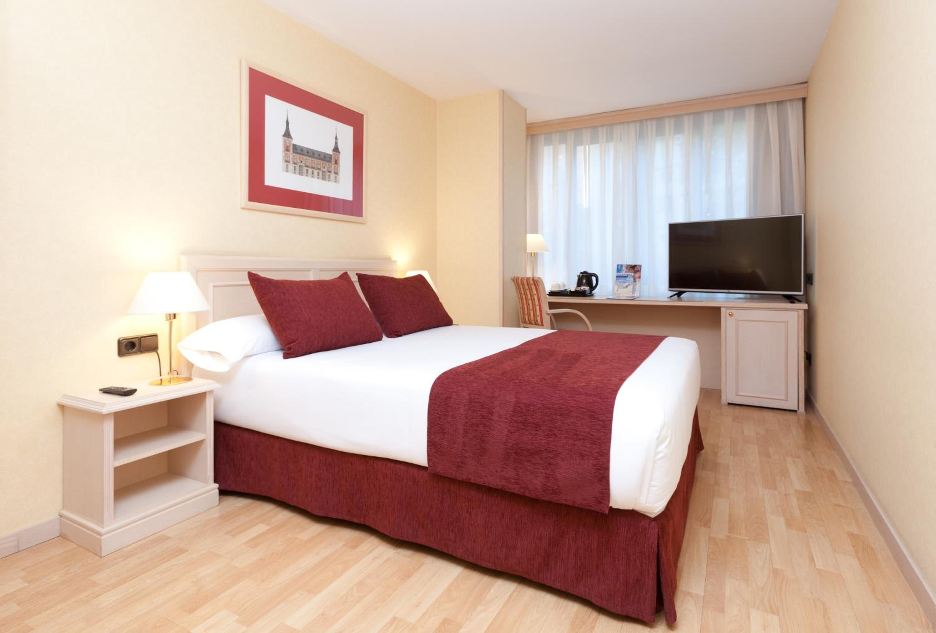 Double or Twin Room thumbnail 6