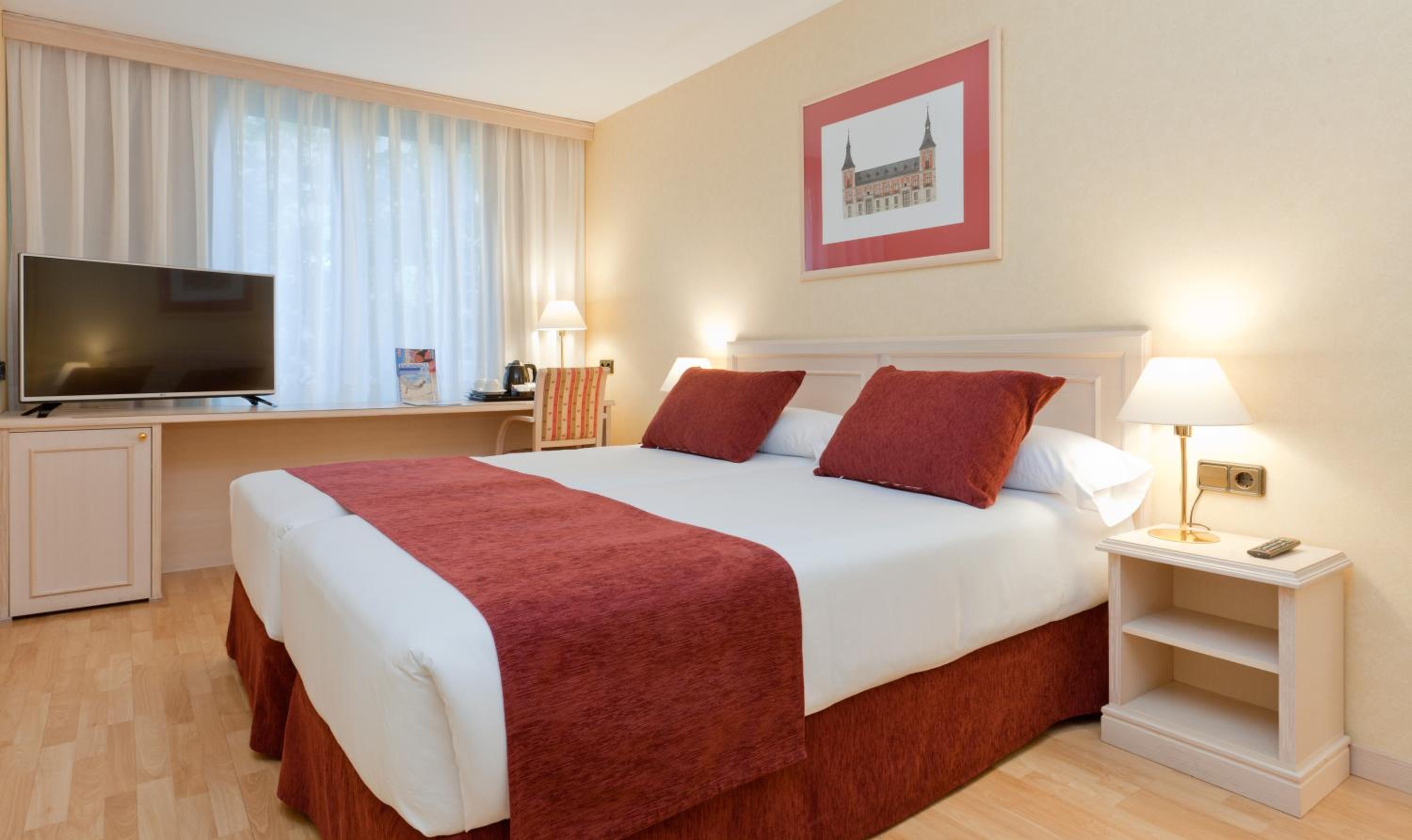 Double or Twin Room thumbnail 6