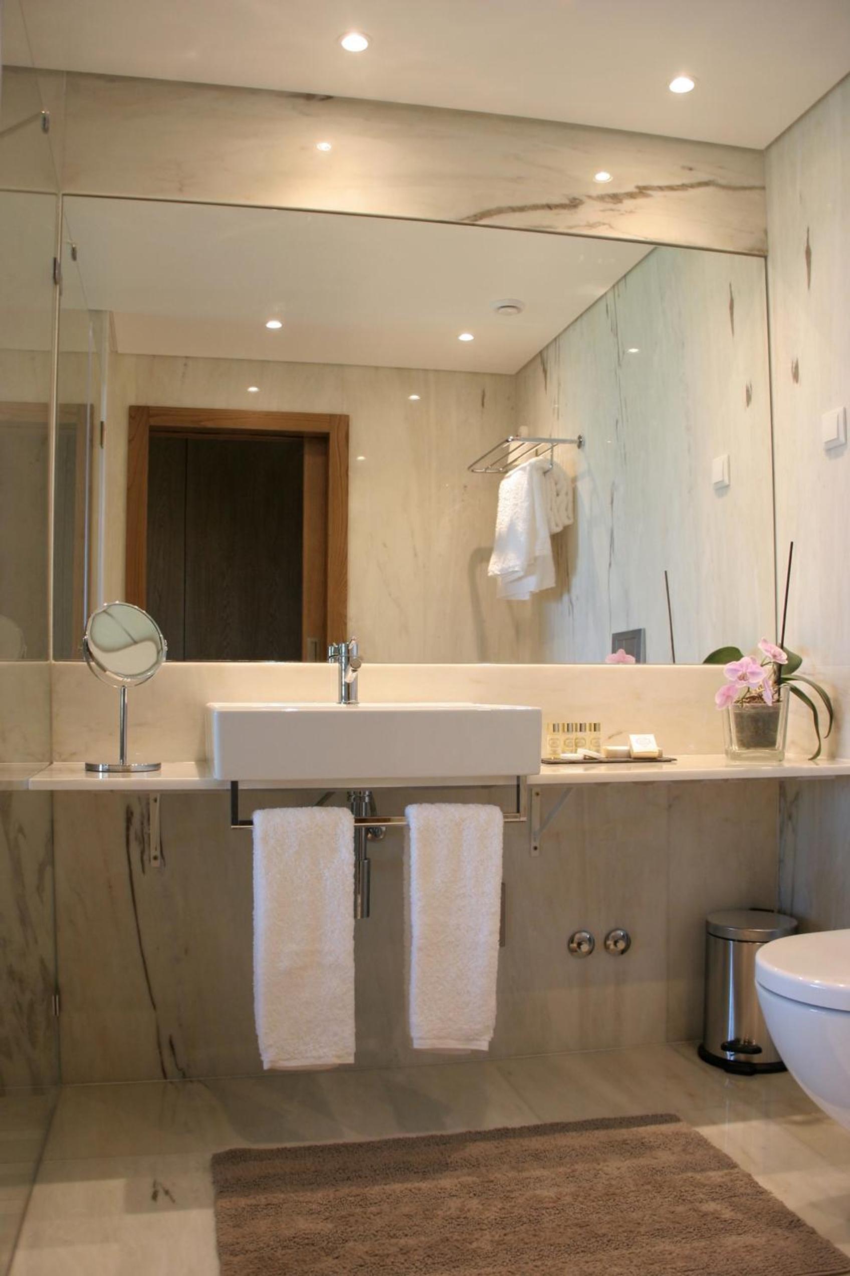 Deluxe Twin Room with Terrace and Sea View photo 2