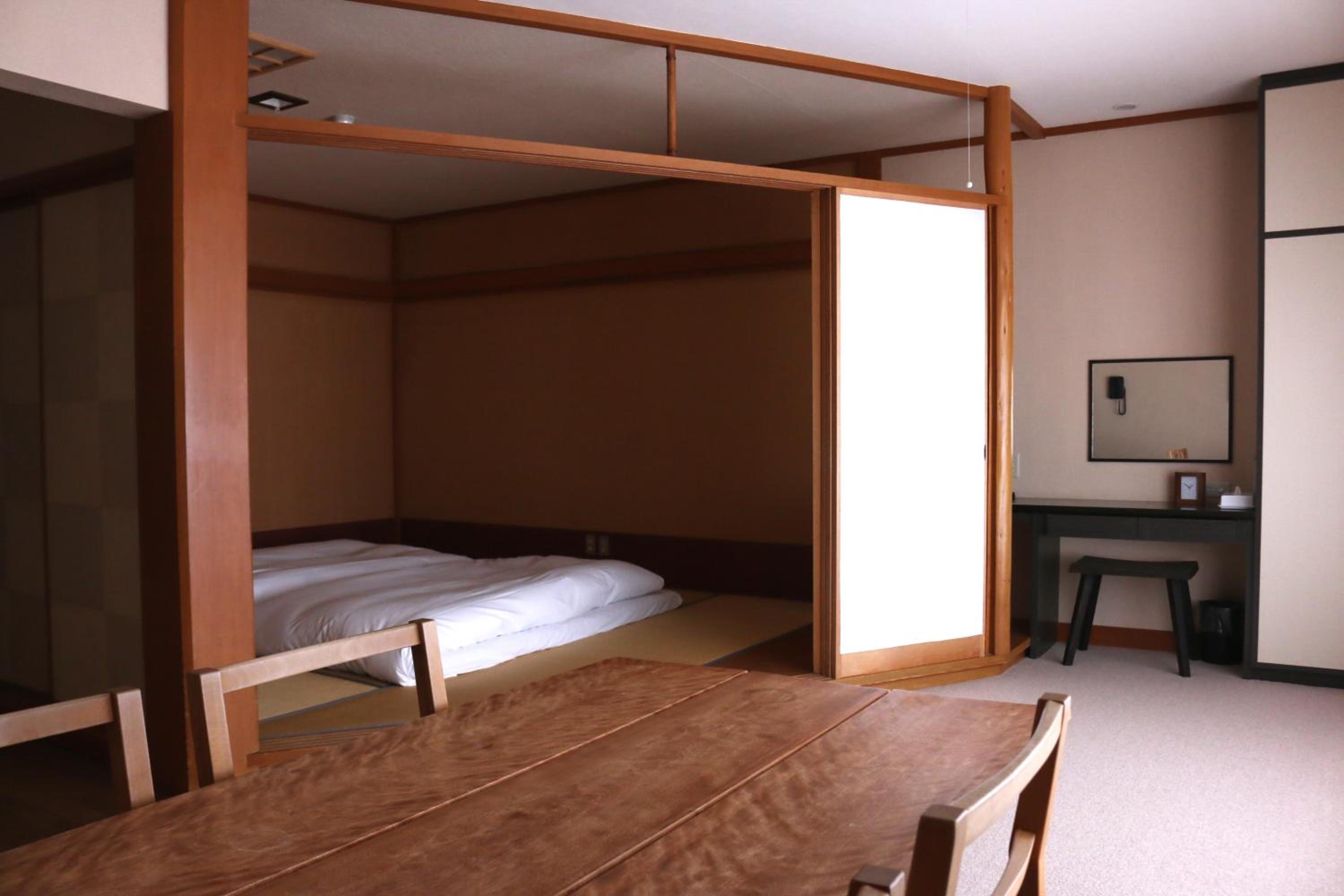 Japanese-Style Standard Room with Shared Bathroom - Photo 3
