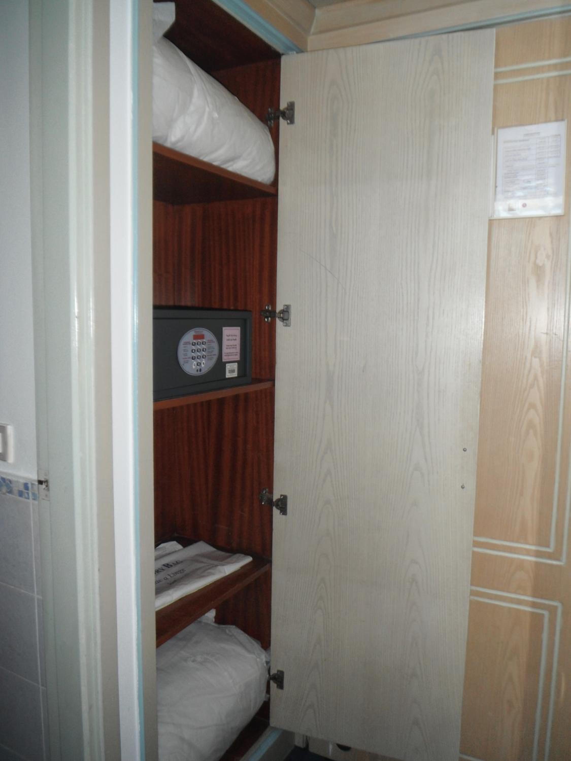 Standard Room with Partial Sea View - Photo 4