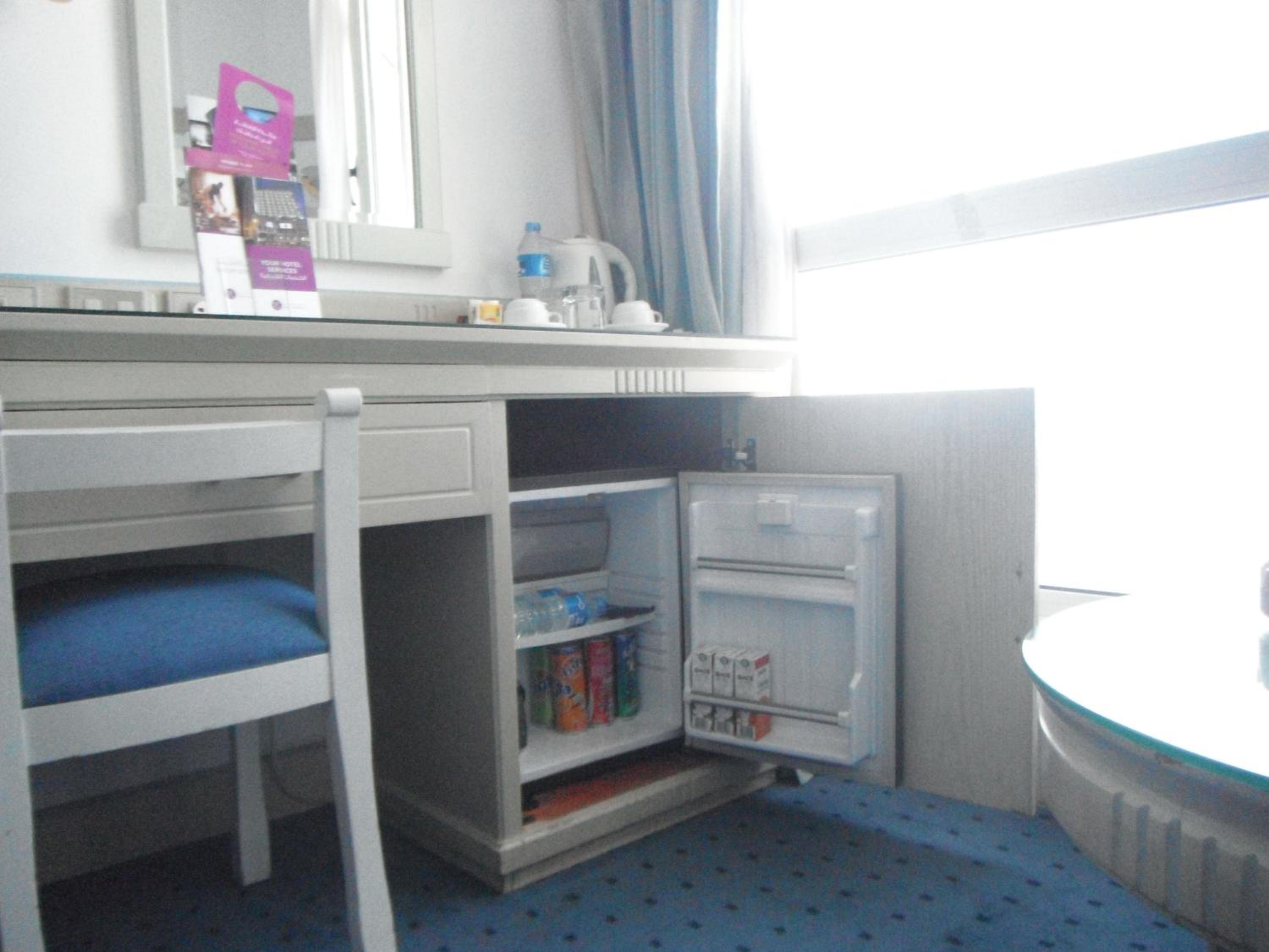 Standard Room with Partial Sea View - Photo 3