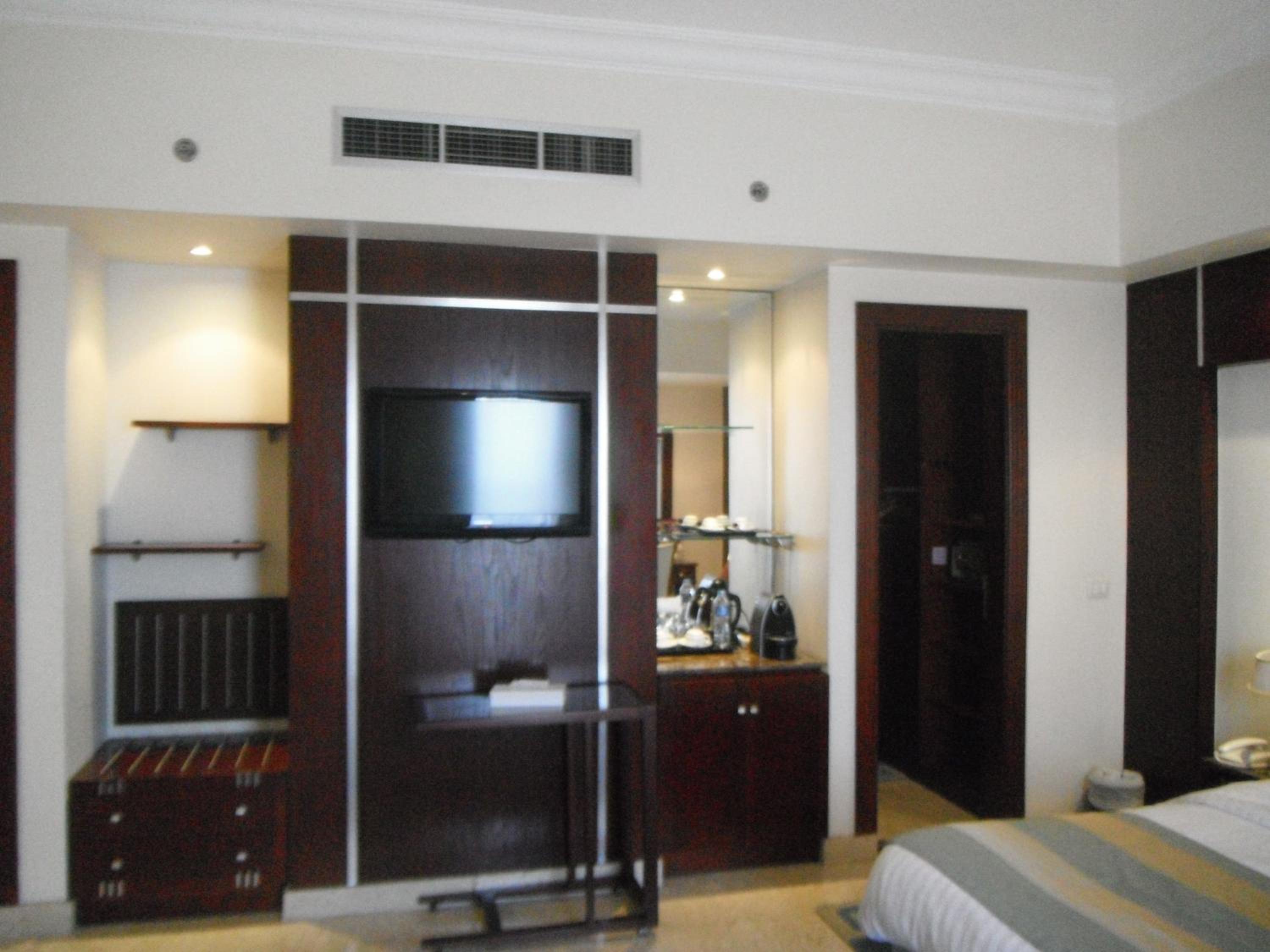 Executive Suite - Photo 7
