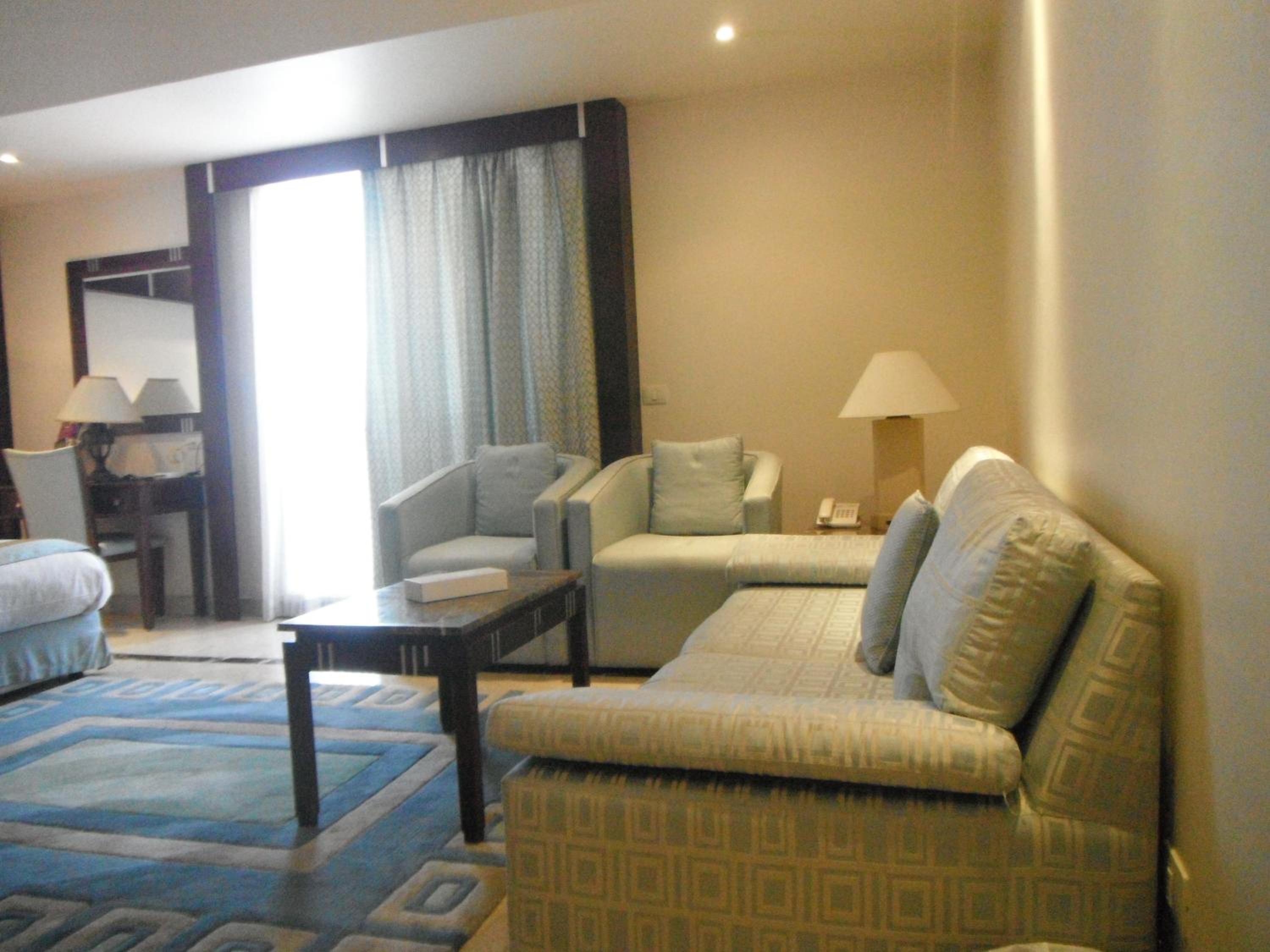Executive Suite - Photo 6