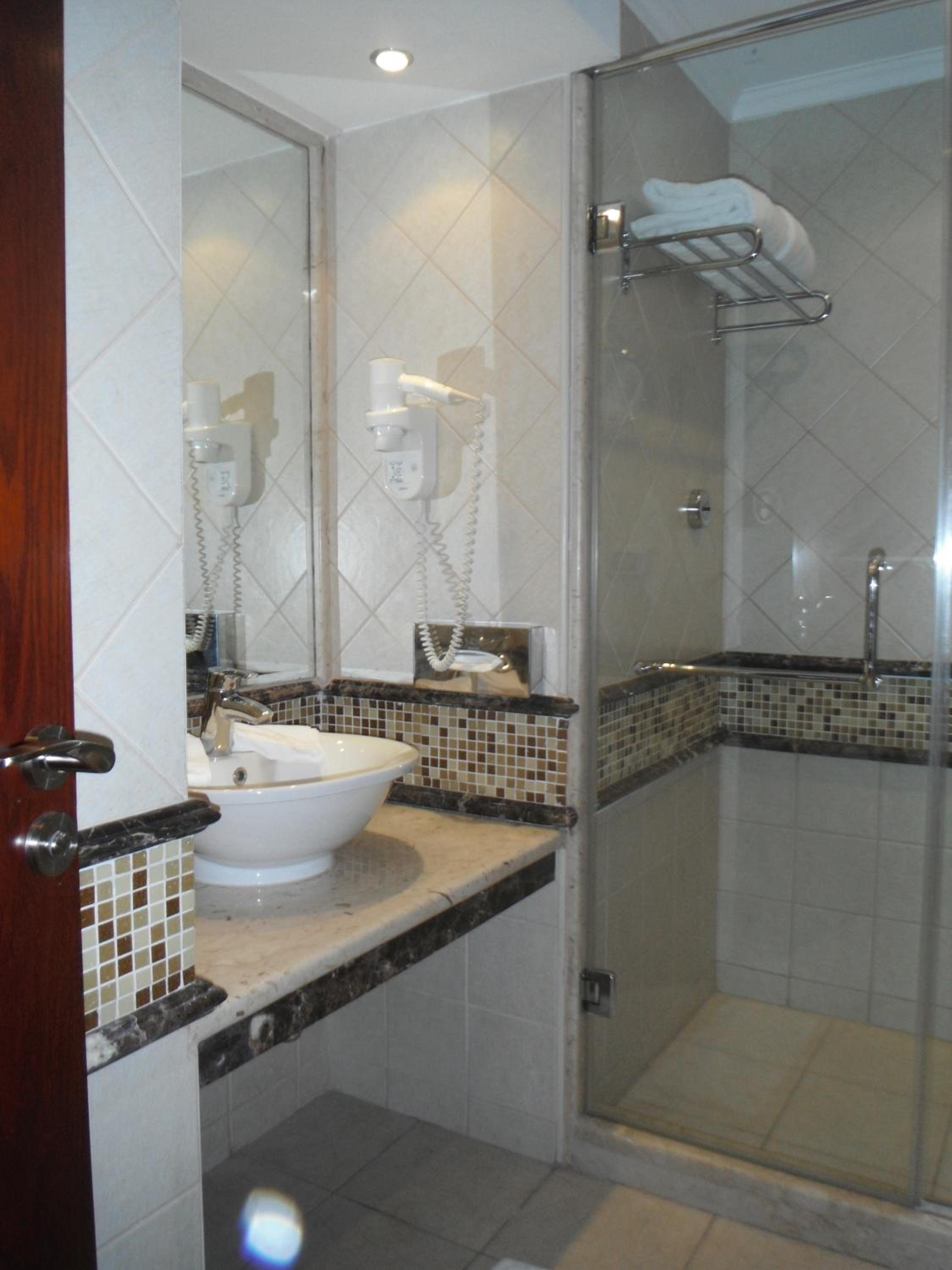 Standard Room with Partial Sea View - Photo 8