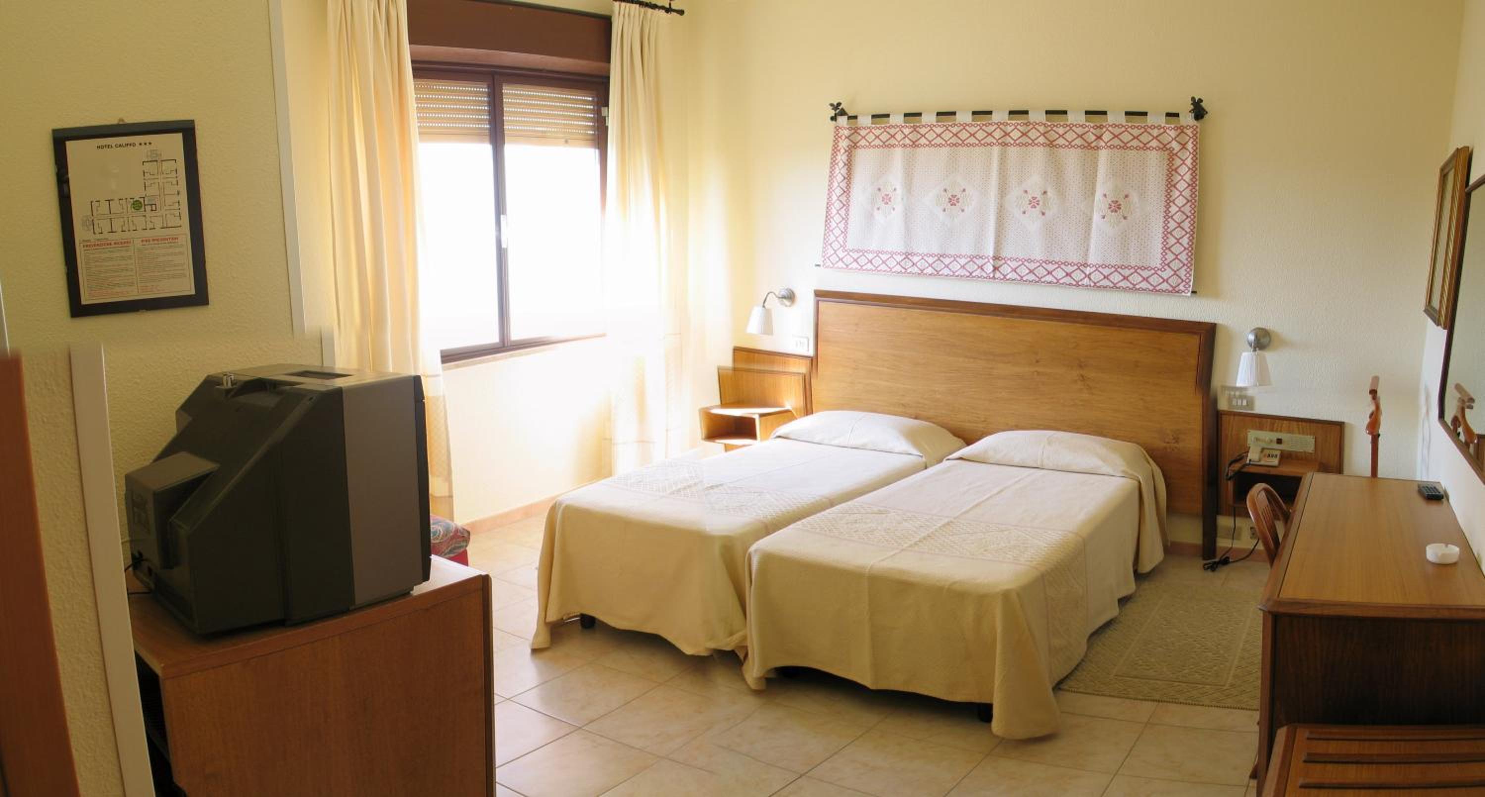 Double or Twin Room - Photo 6