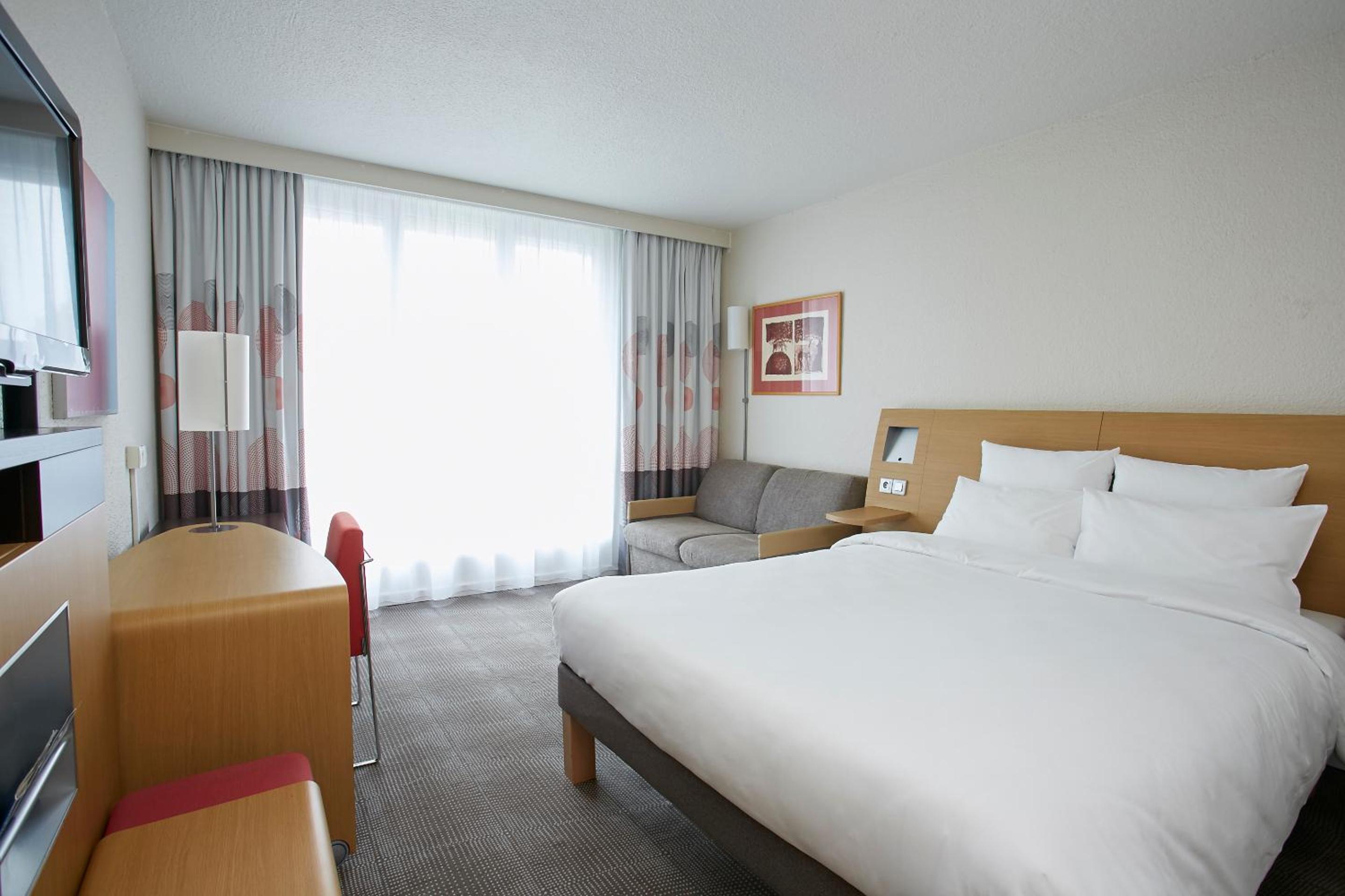 Classic Double Room with Sofa Bed - Photo 8