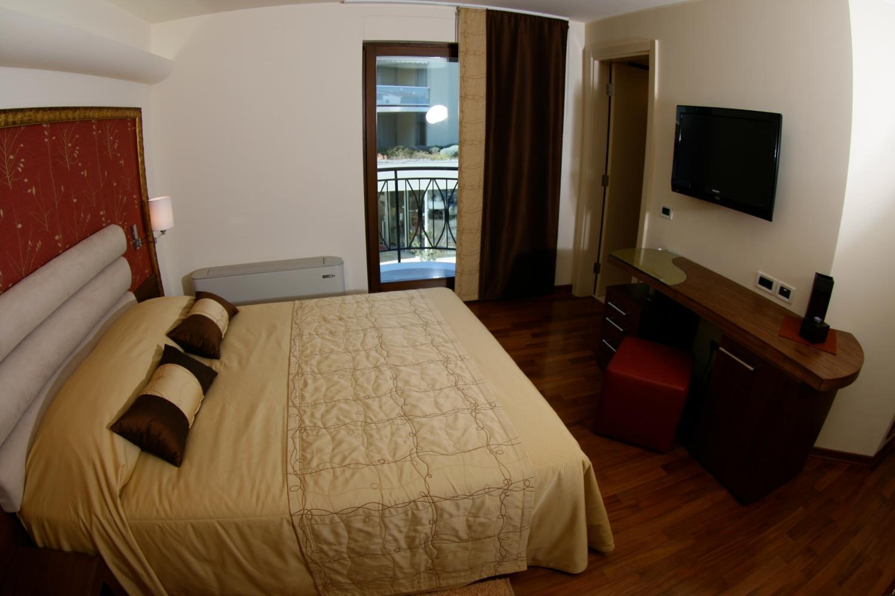 Double Room with Balcony - Photo 5