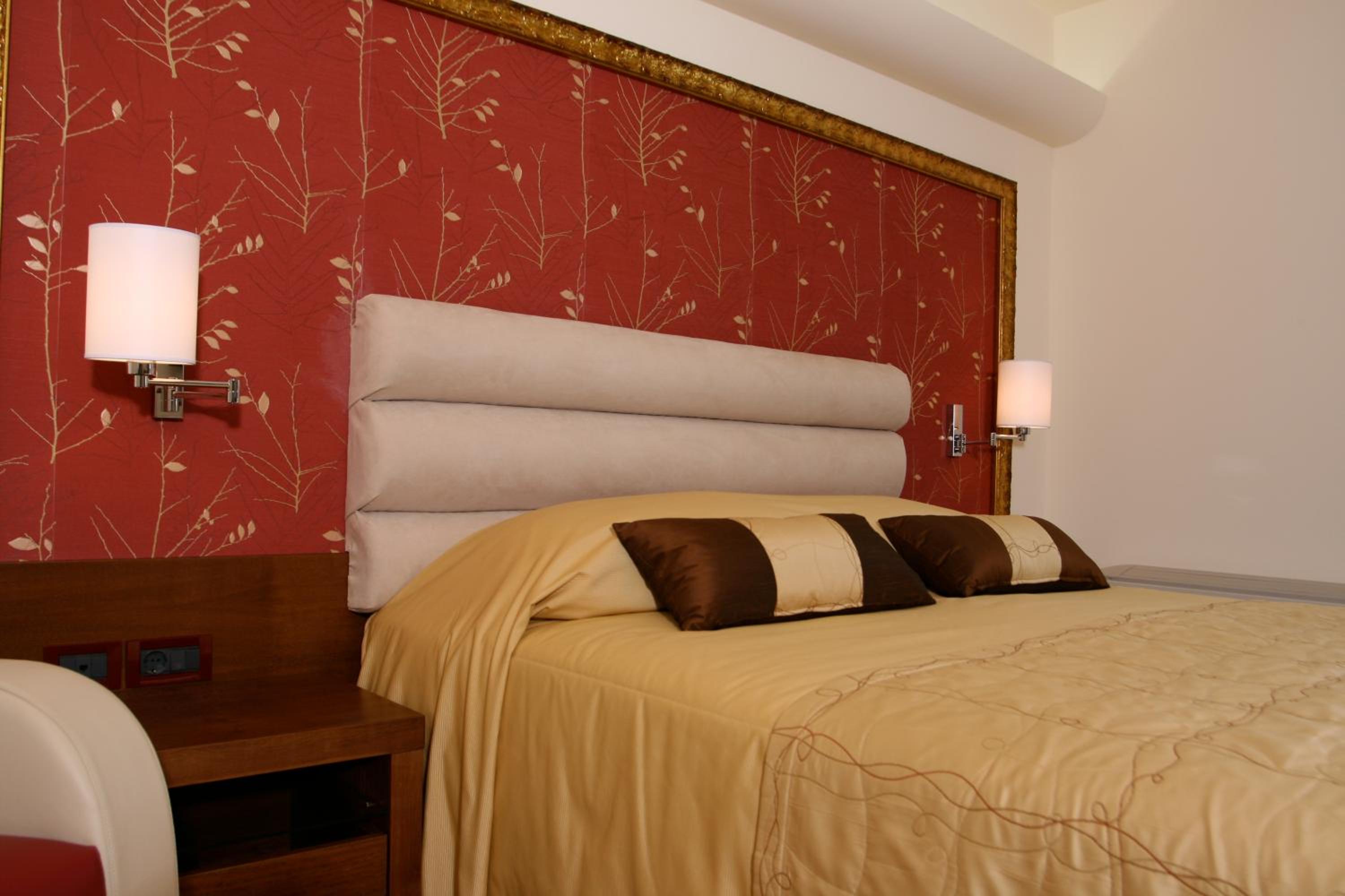 Double Room with Balcony - Photo 1