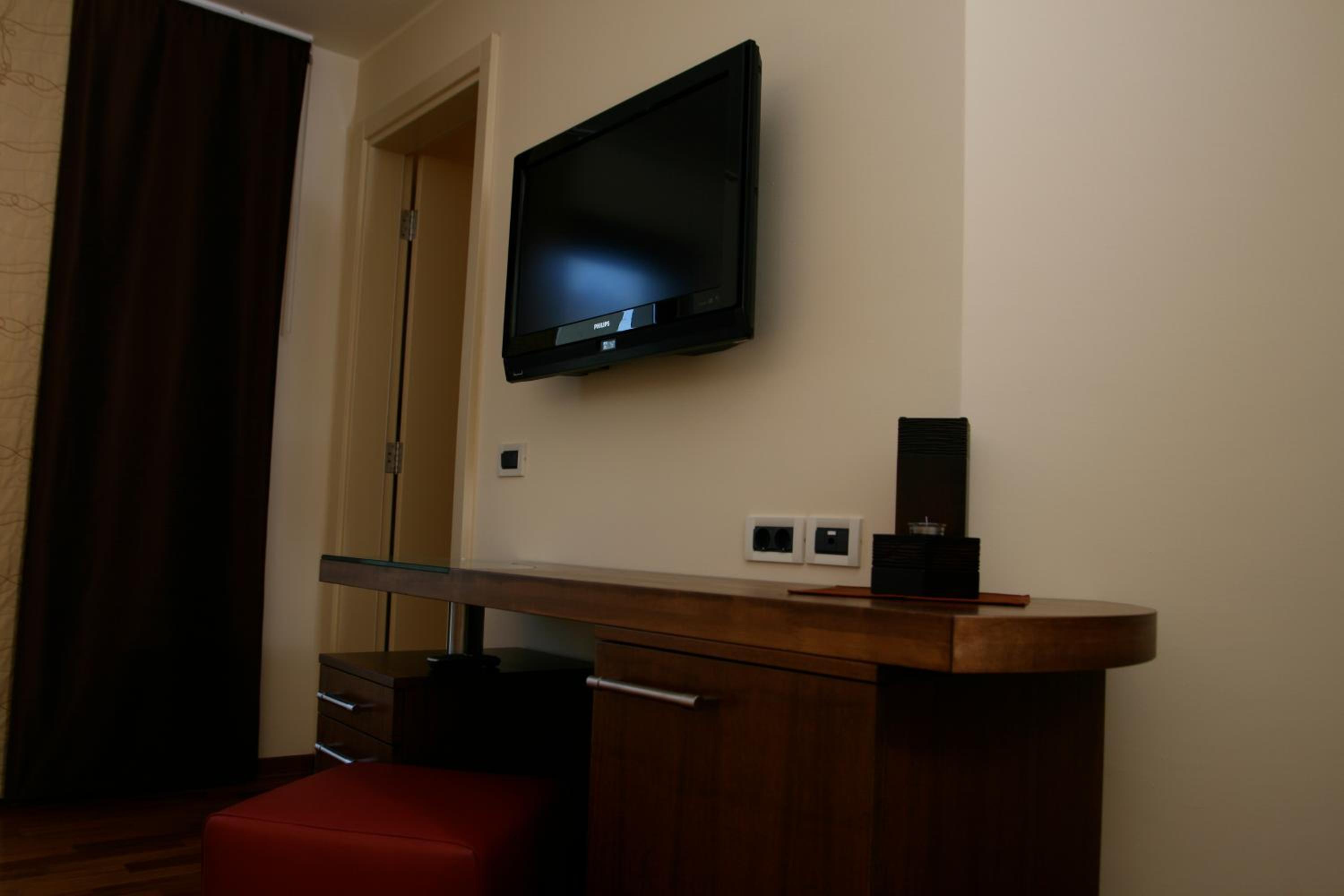 Double Room with Balcony - Photo 4