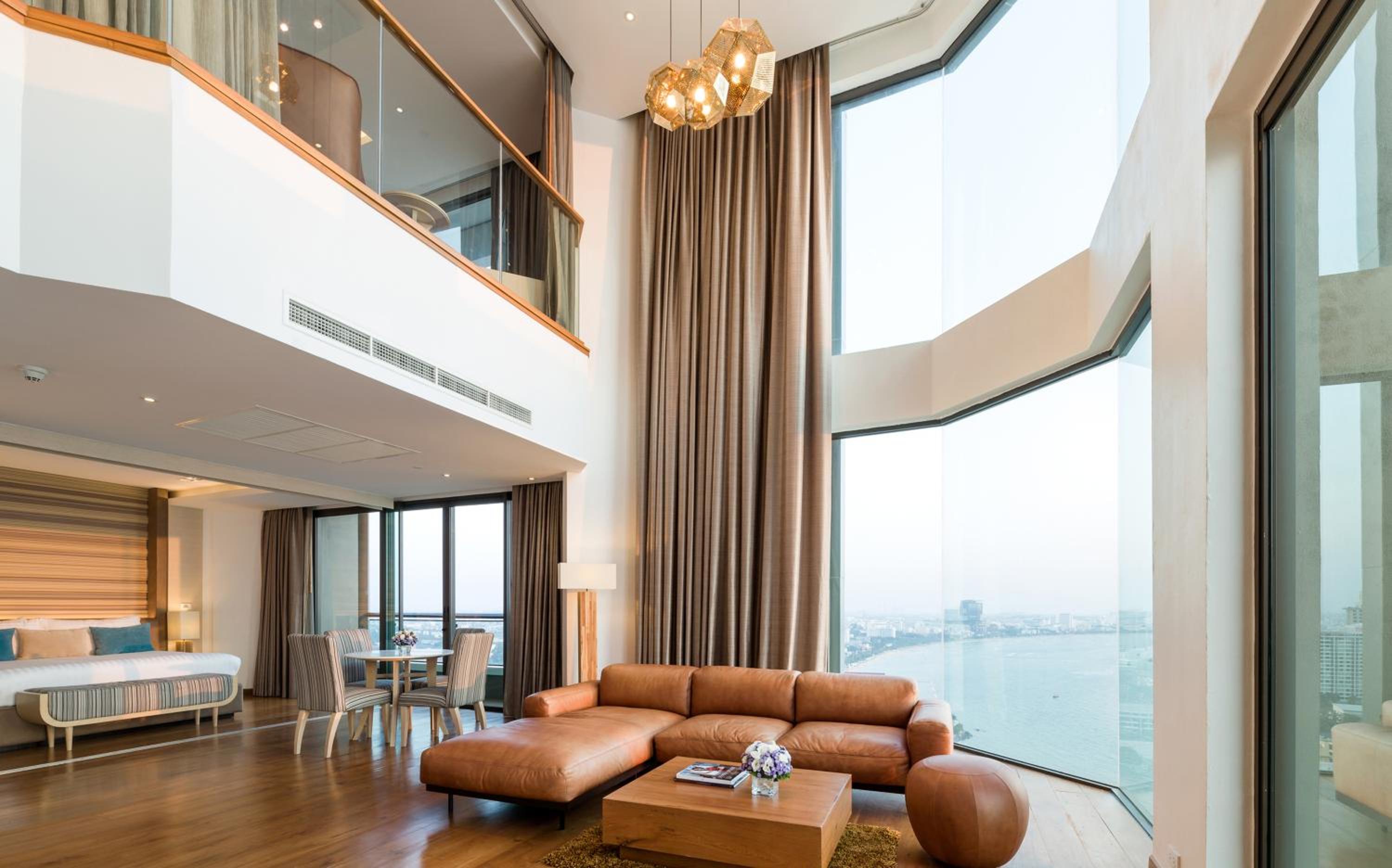 Top Star Duplex Suite with Club Benefits with Sea View