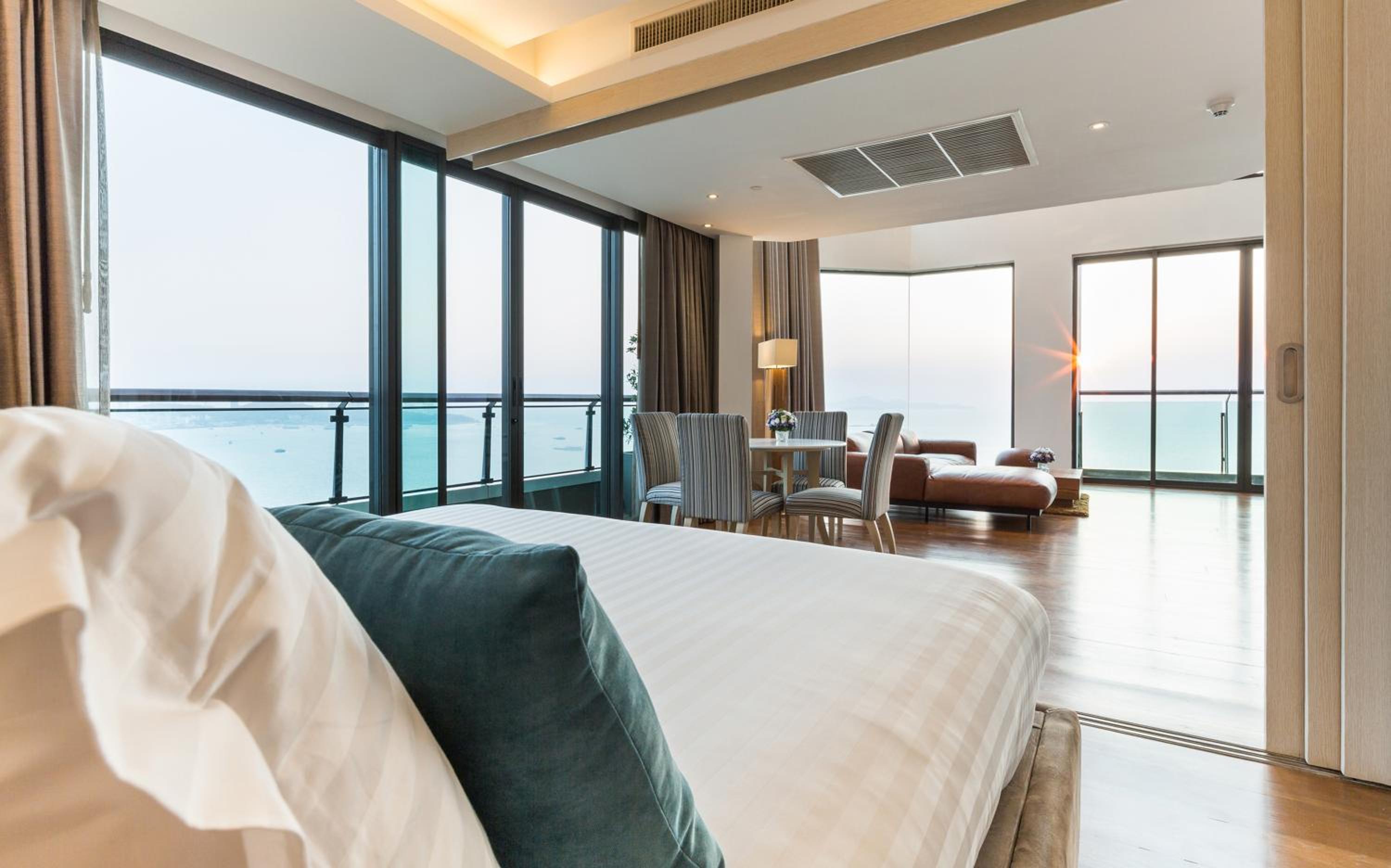 Top Star Duplex Suite with Club Benefits with Sea View