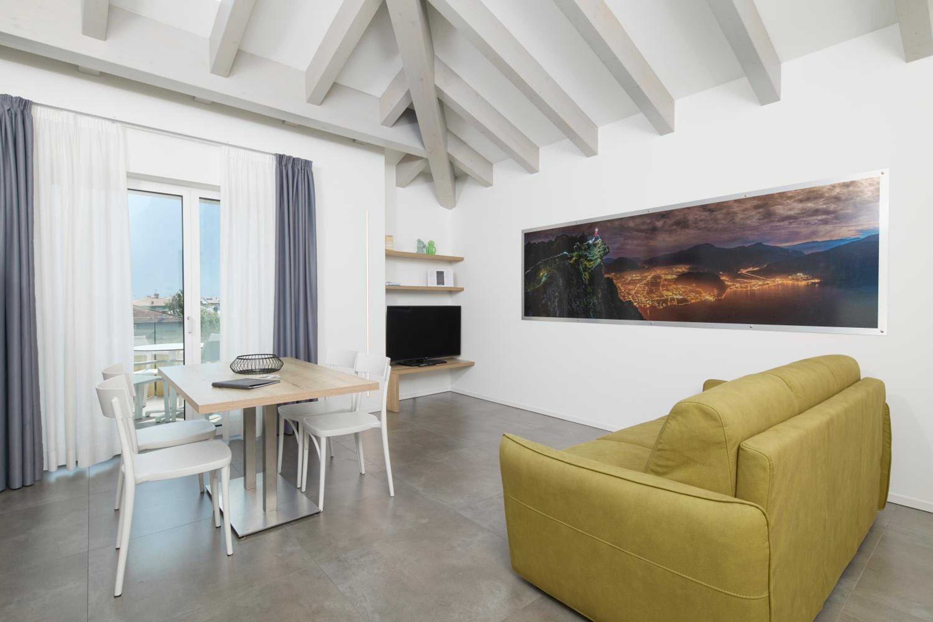 One-Bedroom Apartment with View