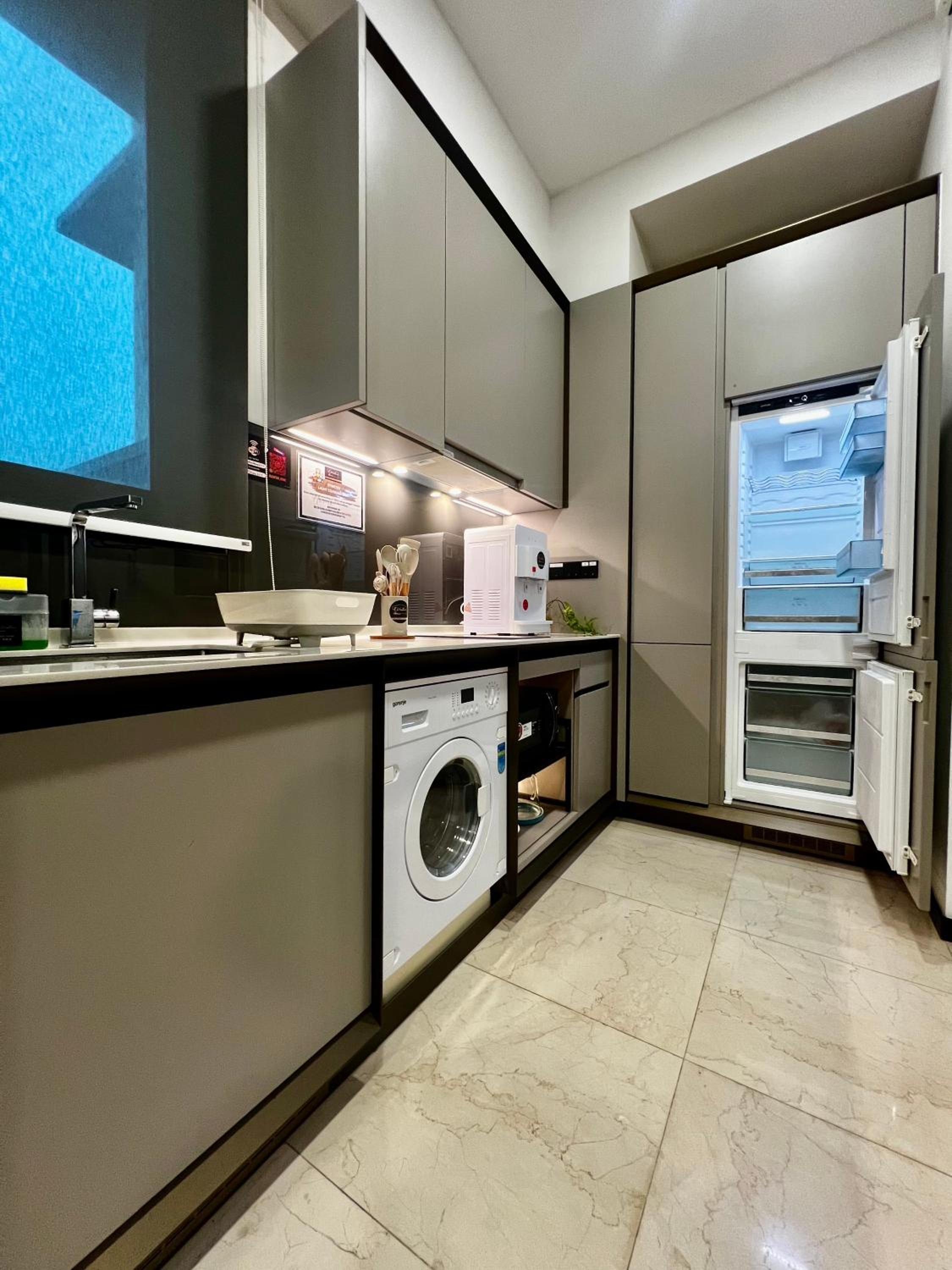 Signature 2 Bedroom Apartment Iconic Tower View