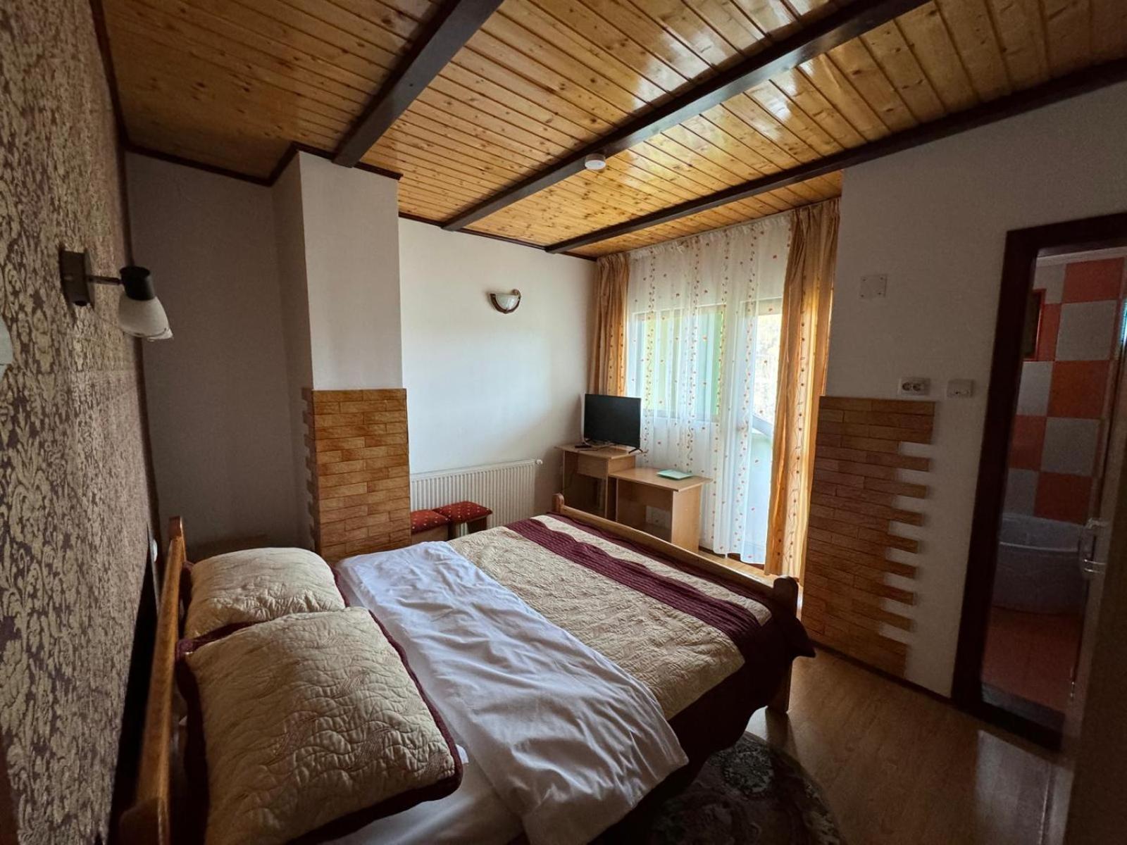 Double Room with Private Bathroom photo 3