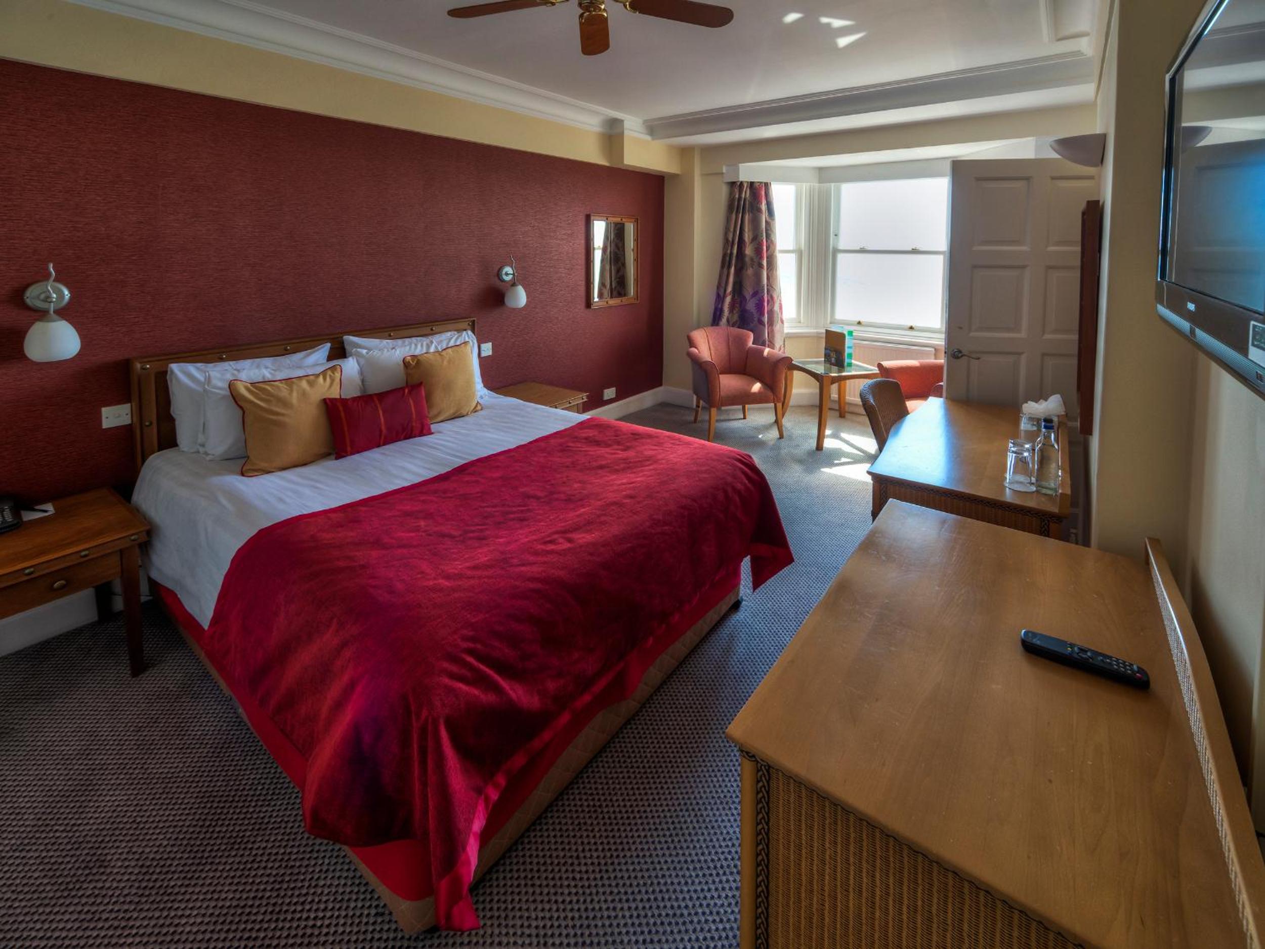 Deluxe Double Room with Sea View - Photo 4