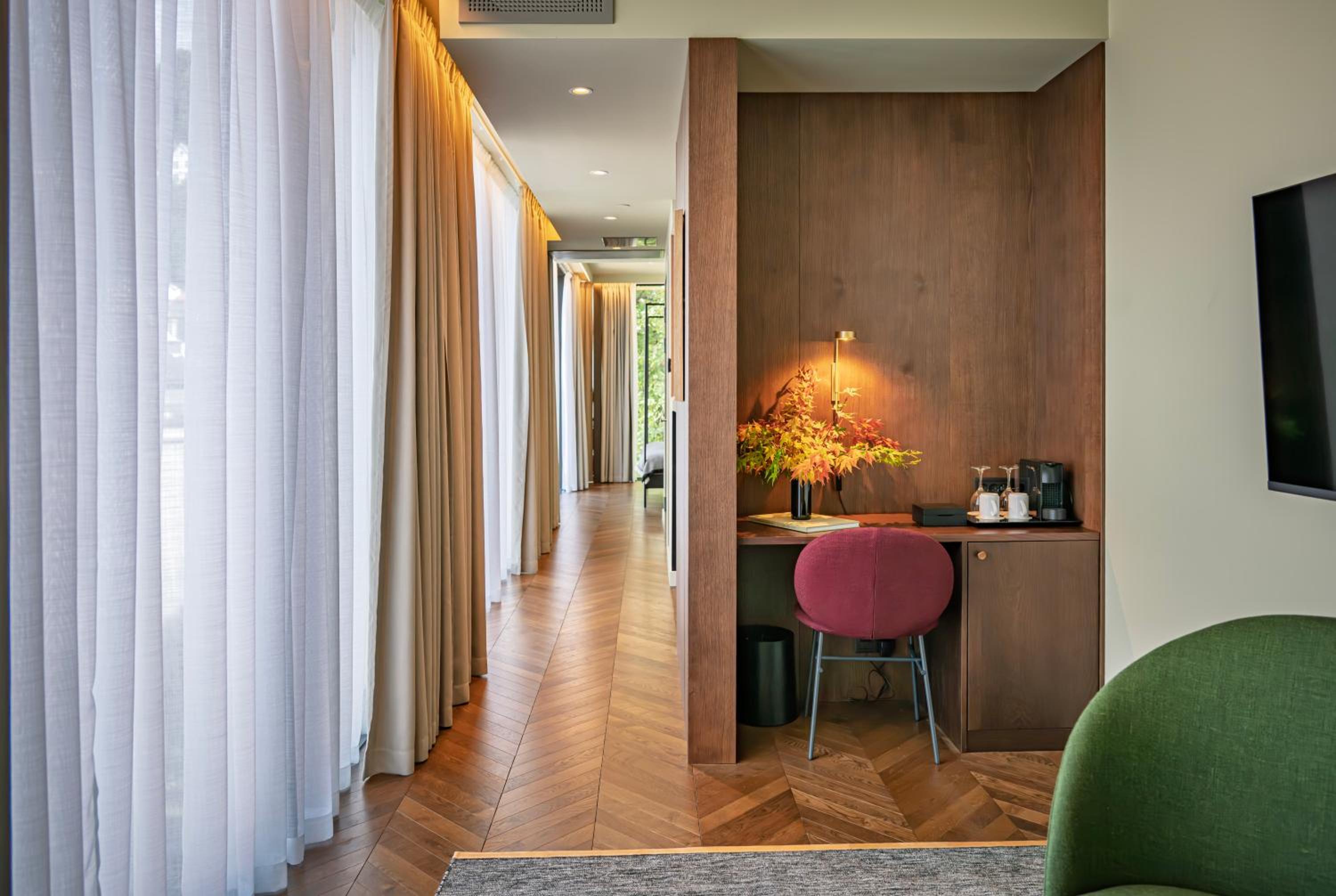 Suite - Photo 2