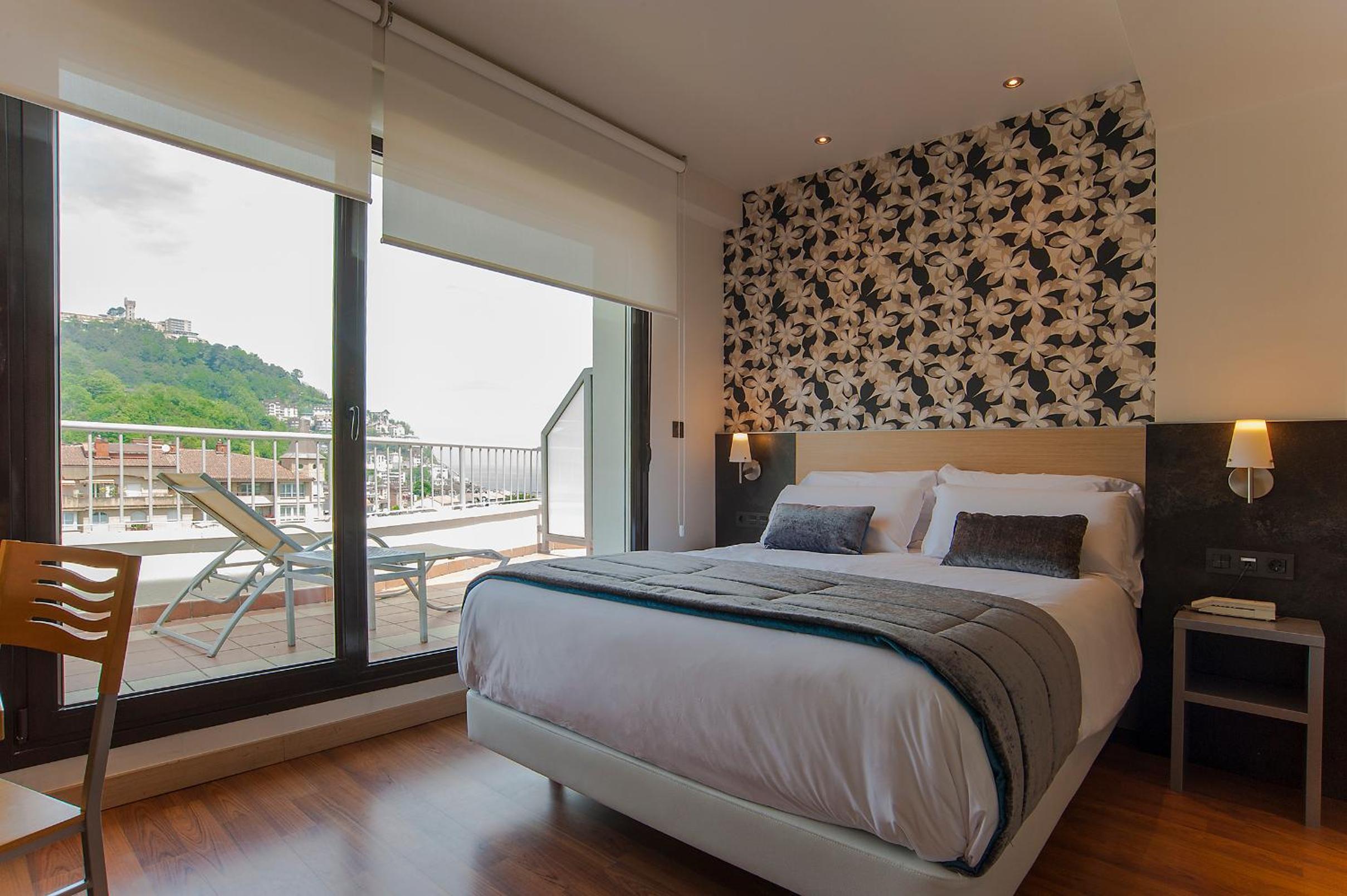 Double Room with Sea View - Photo 1