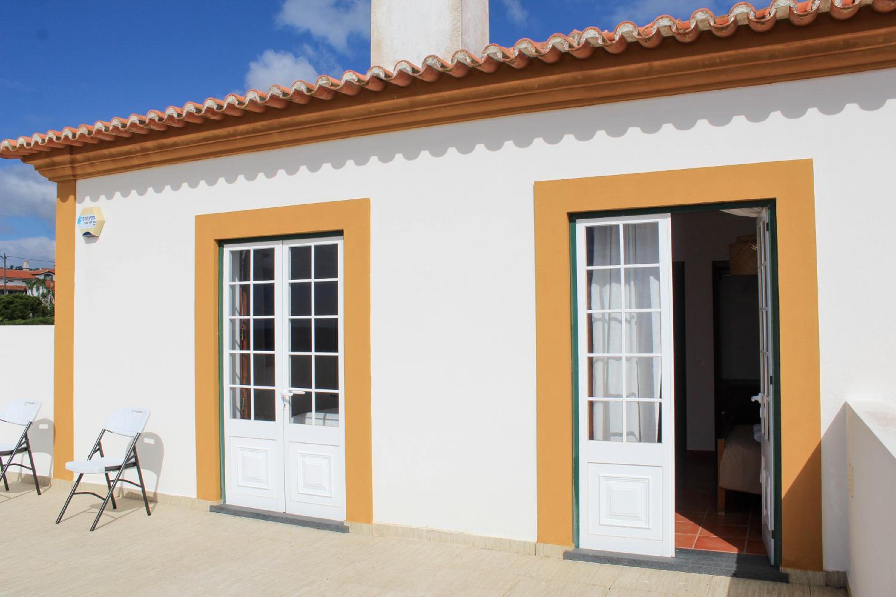Five-Bedroom House photo 2