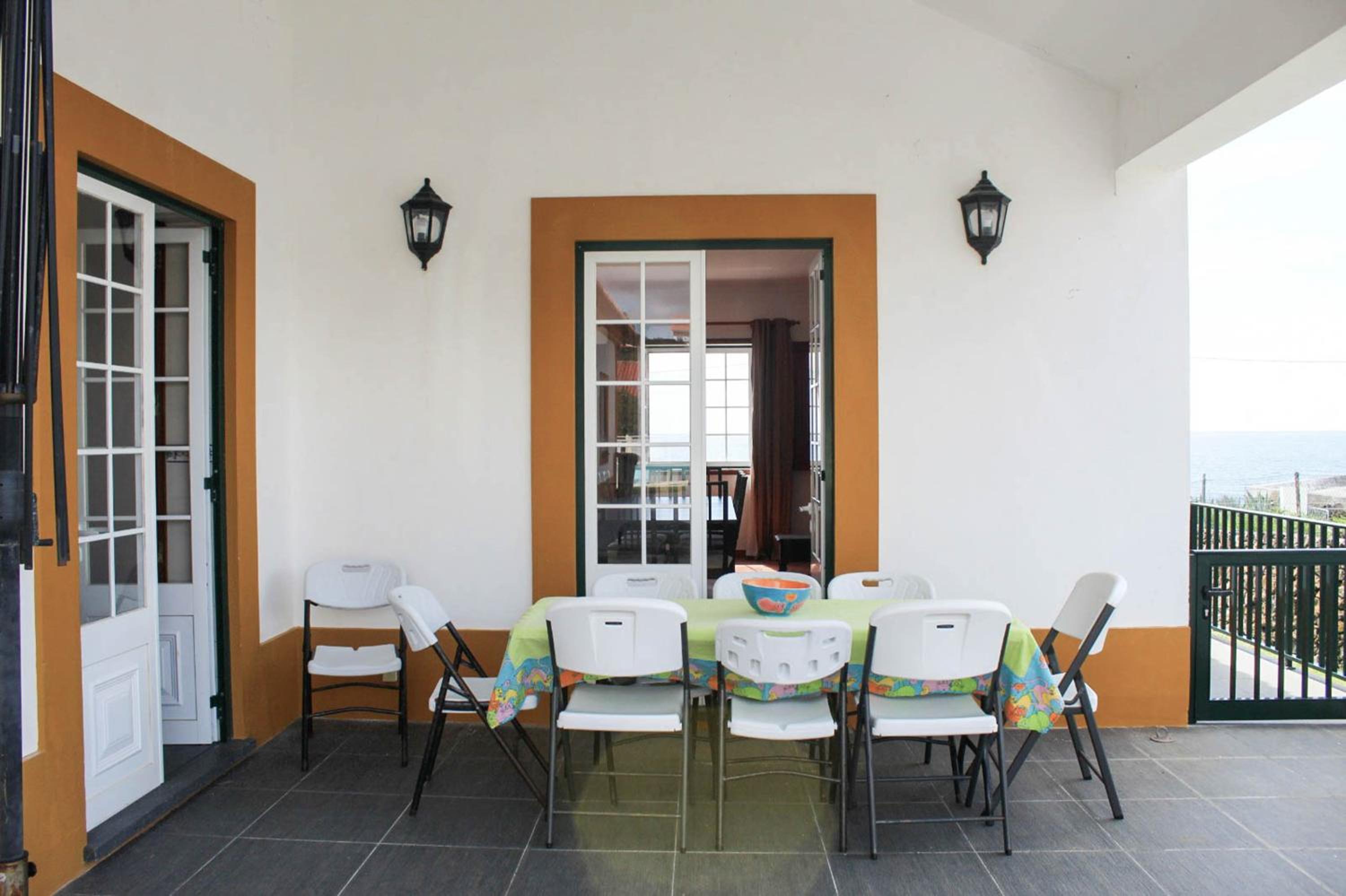 Five-Bedroom House photo 3