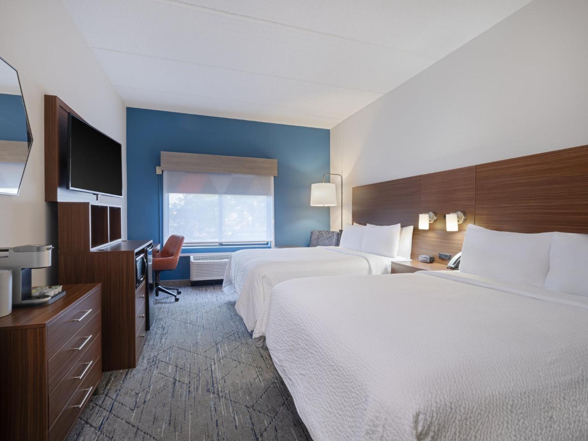 Queen Room with Two Queen Beds - Disability Access Hearing Accessible - Roll-In Shower - Photo 6