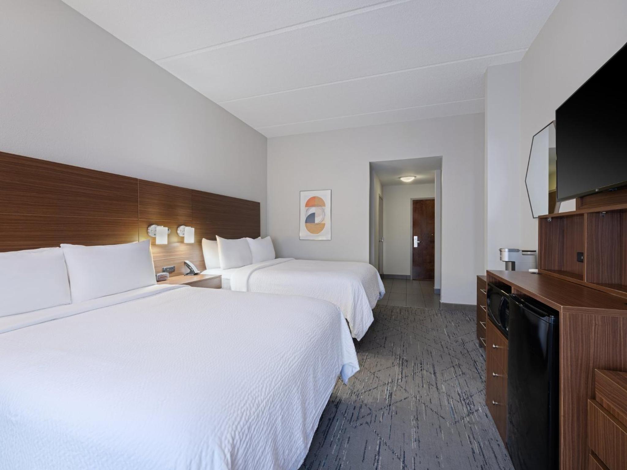 Queen Room with Two Queen Beds - Disability Access Hearing Accessible - Roll-In Shower - Photo 8