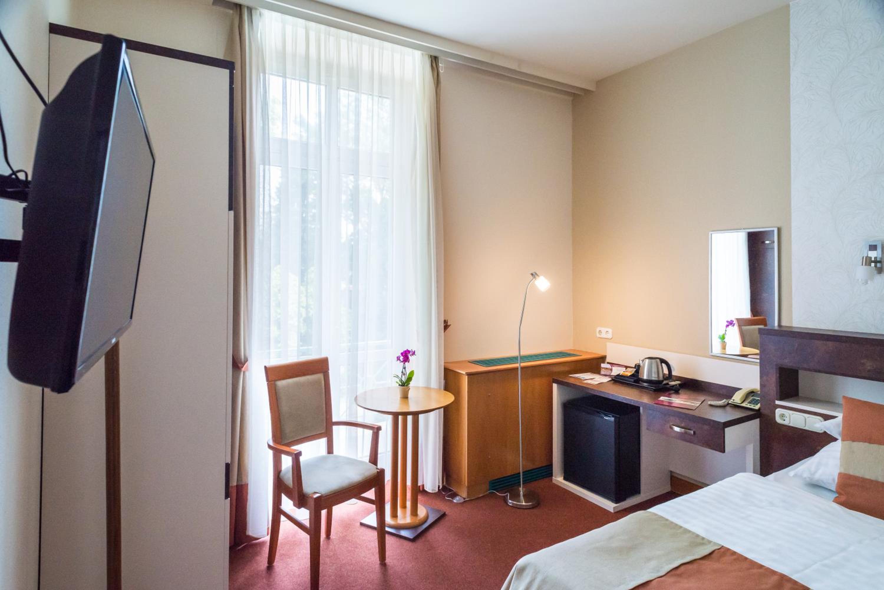 Classic Single Room with Lake View photo 2
