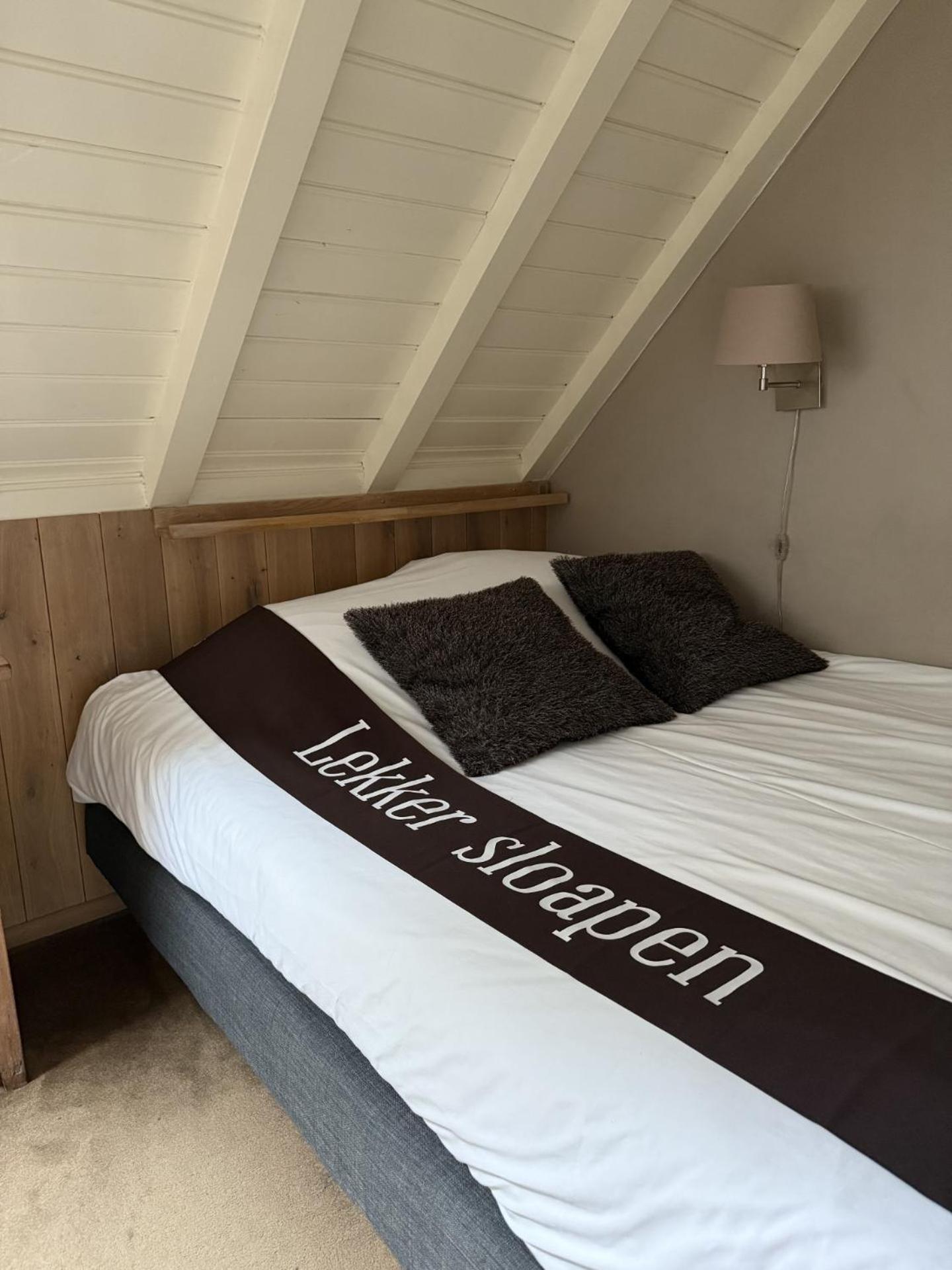 Single Room with Private Bathroom photo 1