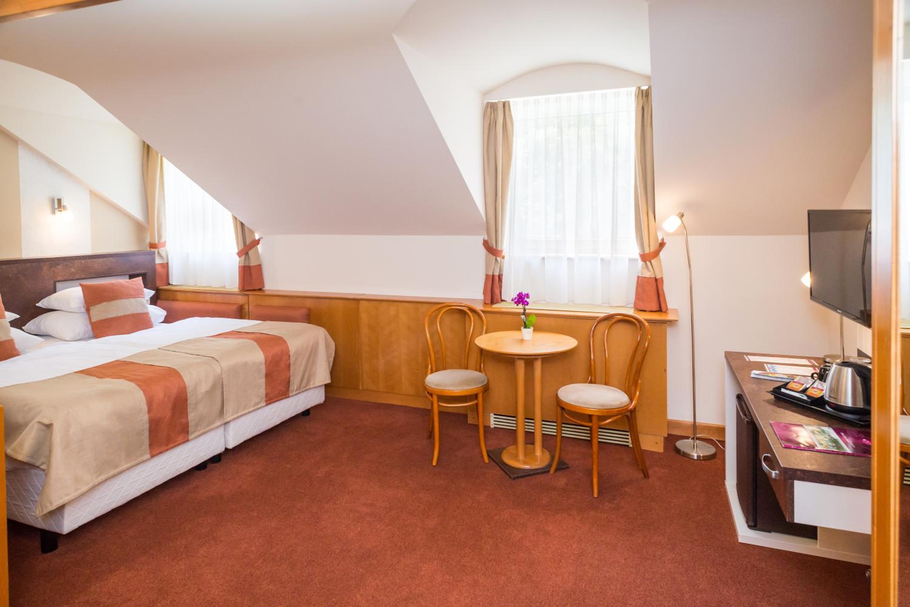 Economy Double Room - Attic photo 2