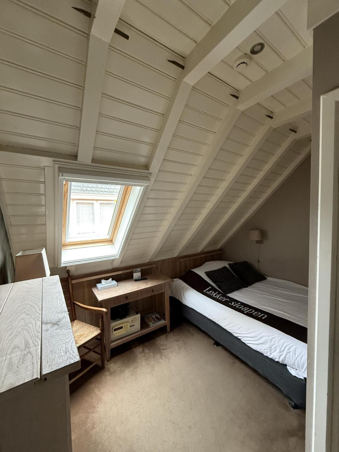 Single Room with Private Bathroom photo 3