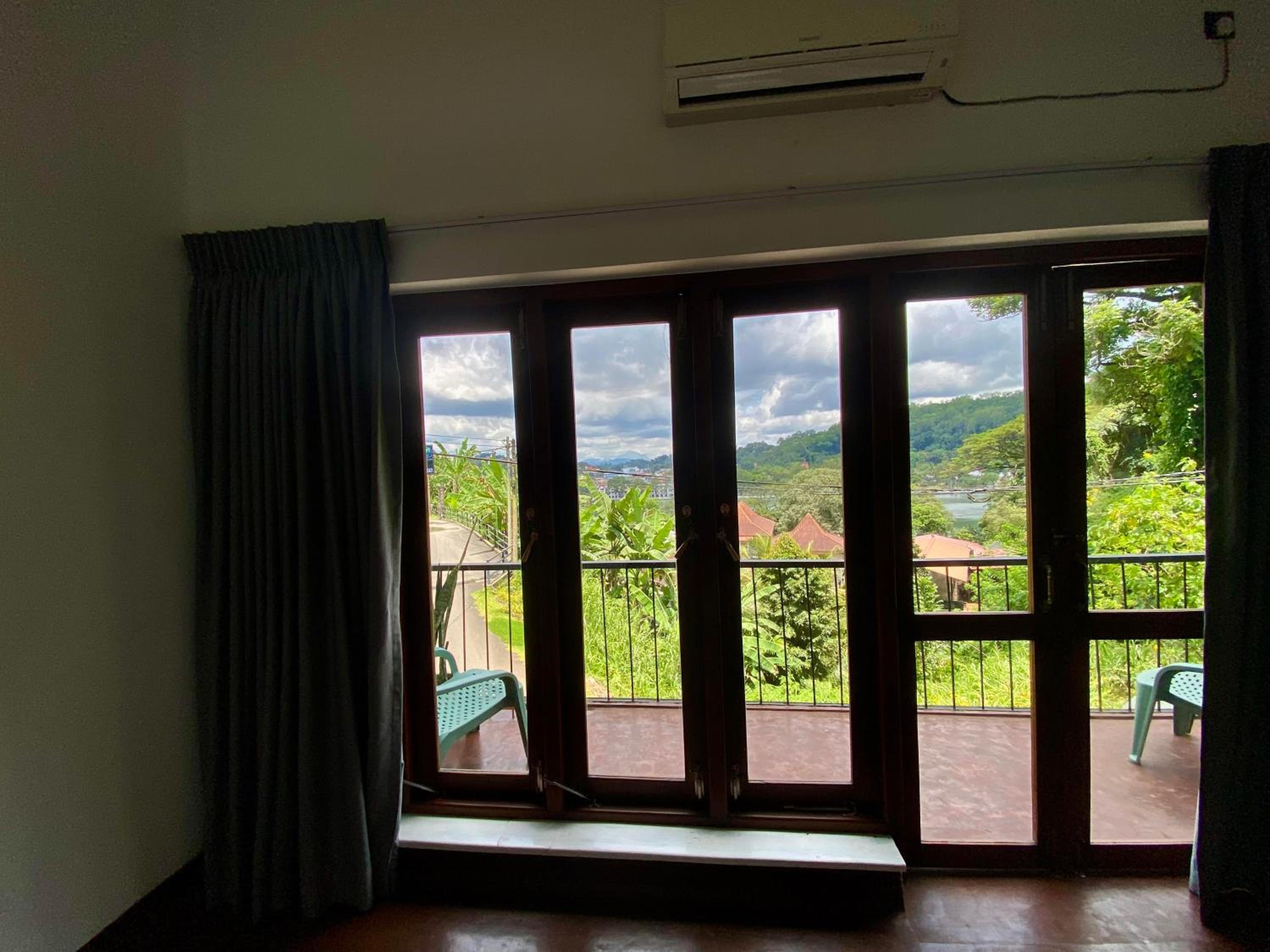 Deluxe Double Room with Balcony photo 2