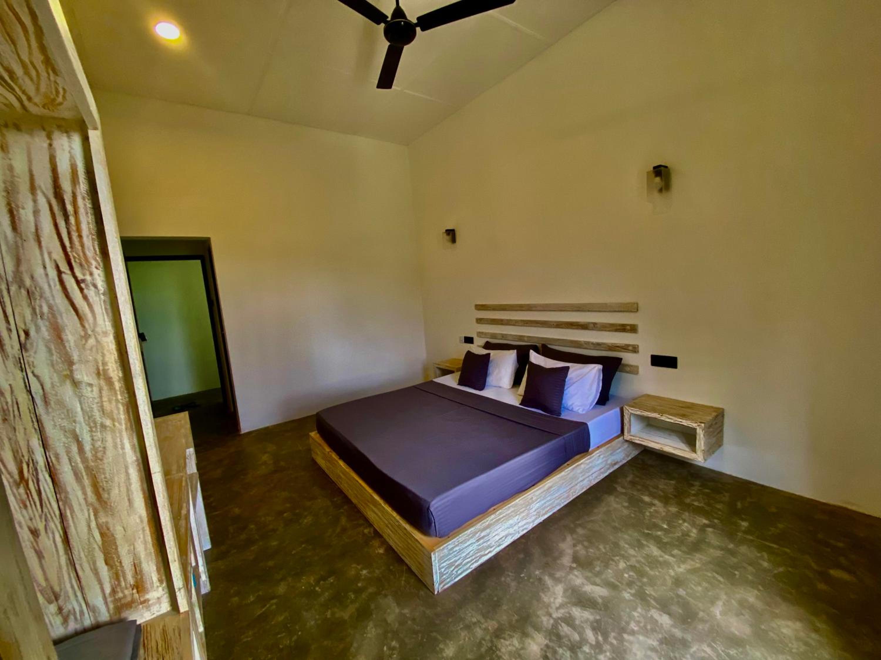Deluxe Double Room with Balcony photo 3