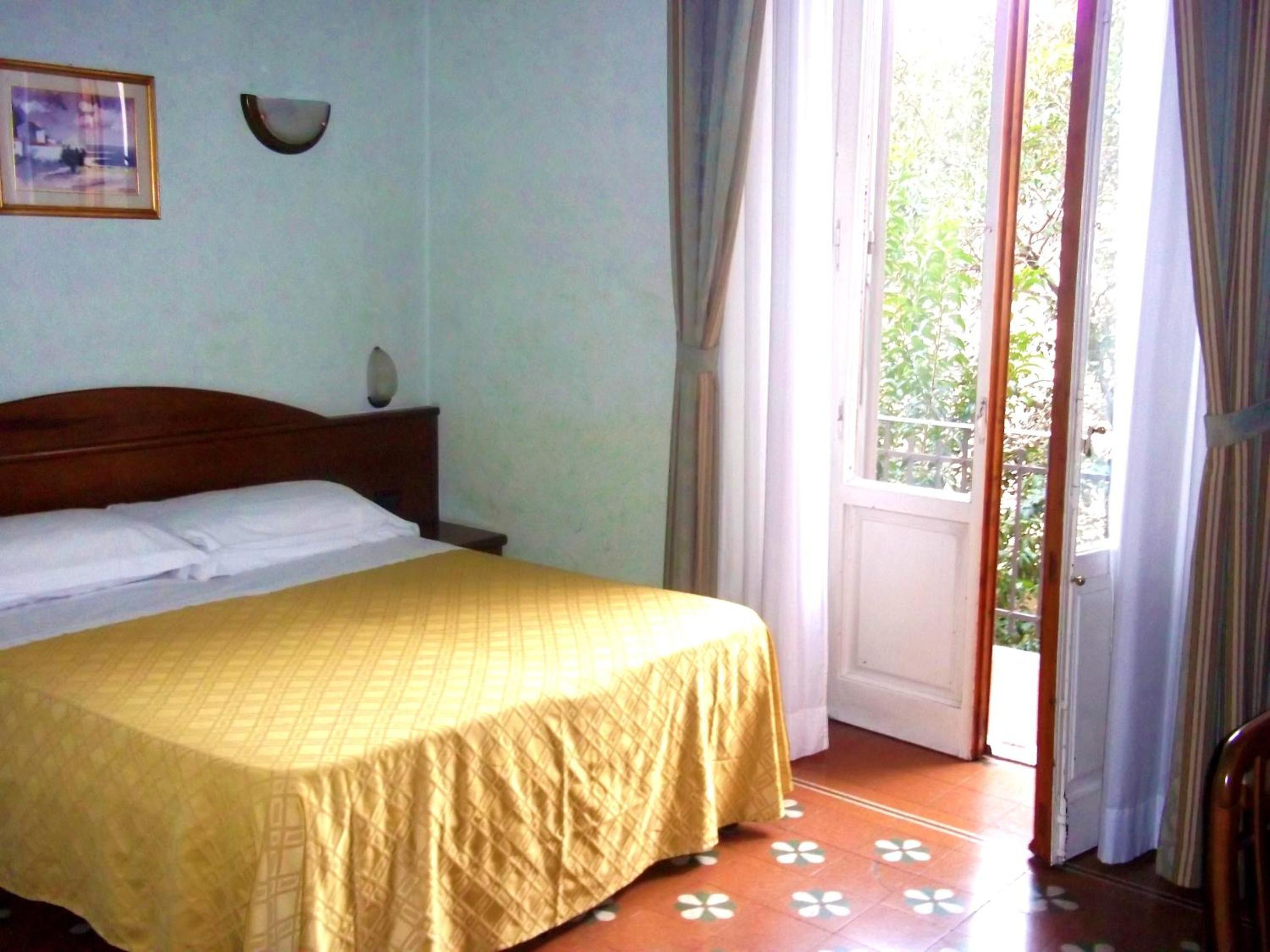 Economy Double Room - Photo 7