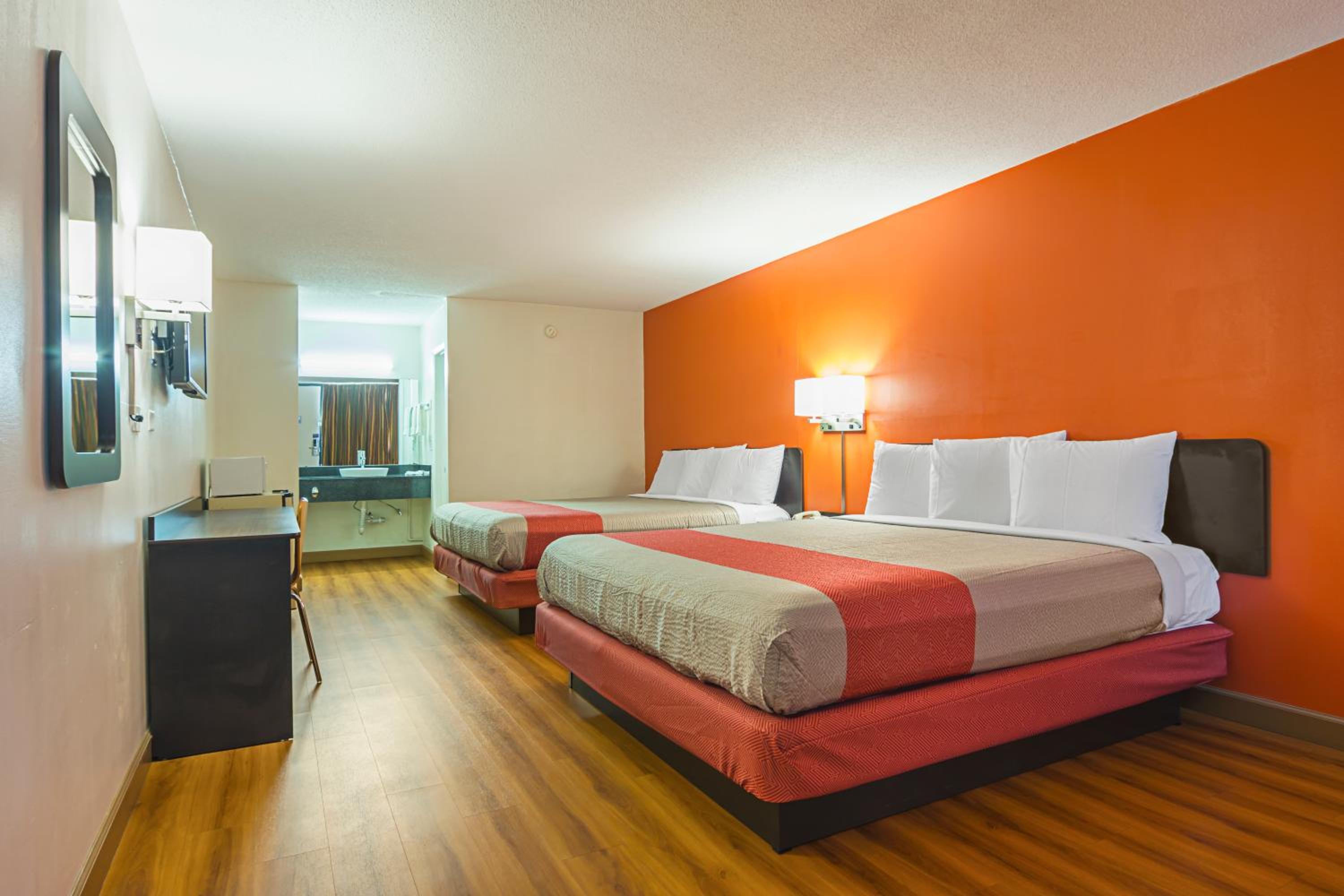 Queen Room with Two Queen Beds - Photo 6