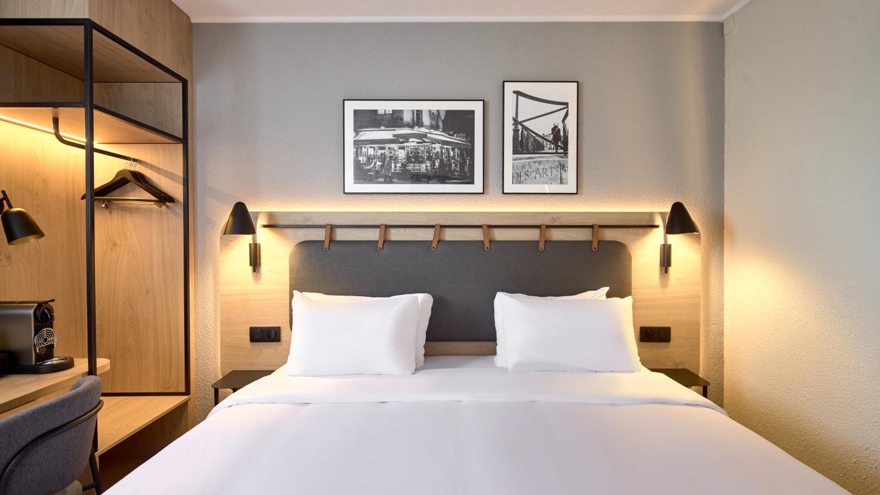 Superior Room - 1 King Bed - Photo 2