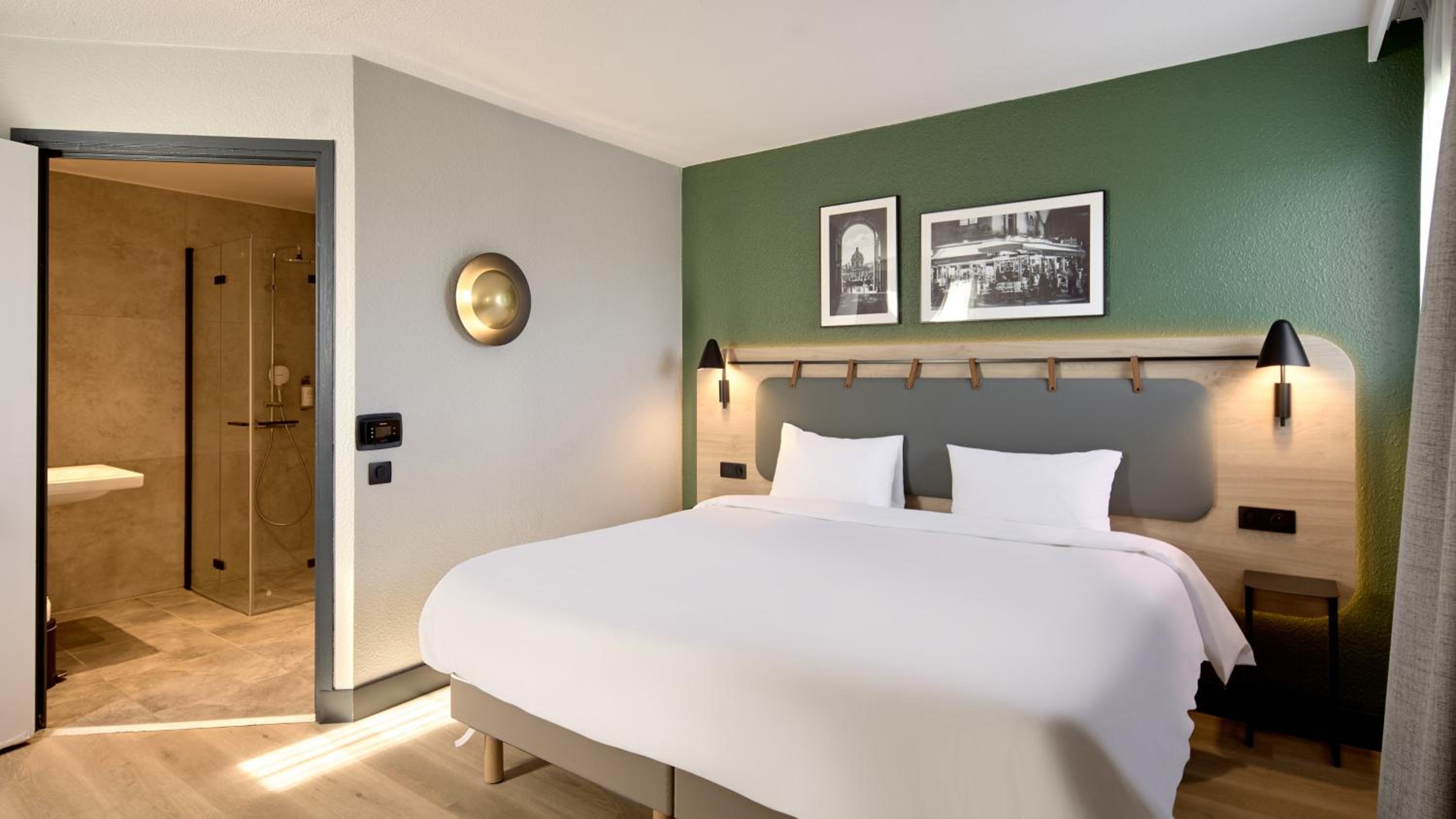 Standard Room - 1 Queen Bed - Photo 3