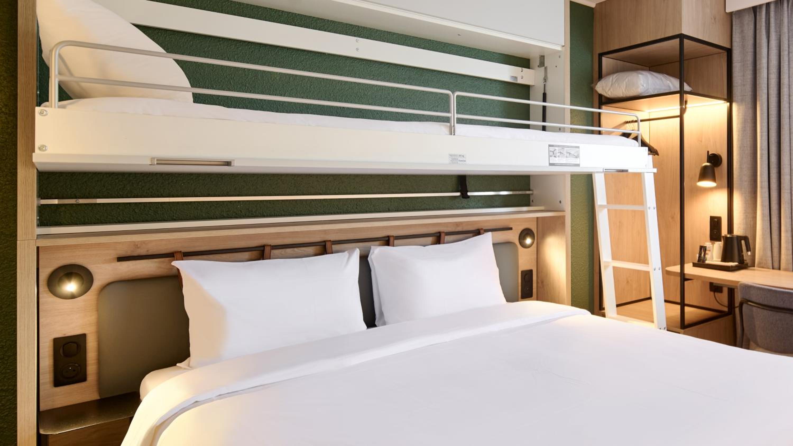 Standard Room - 1 Queen Bed 1 Bunk Bed - Photo 6