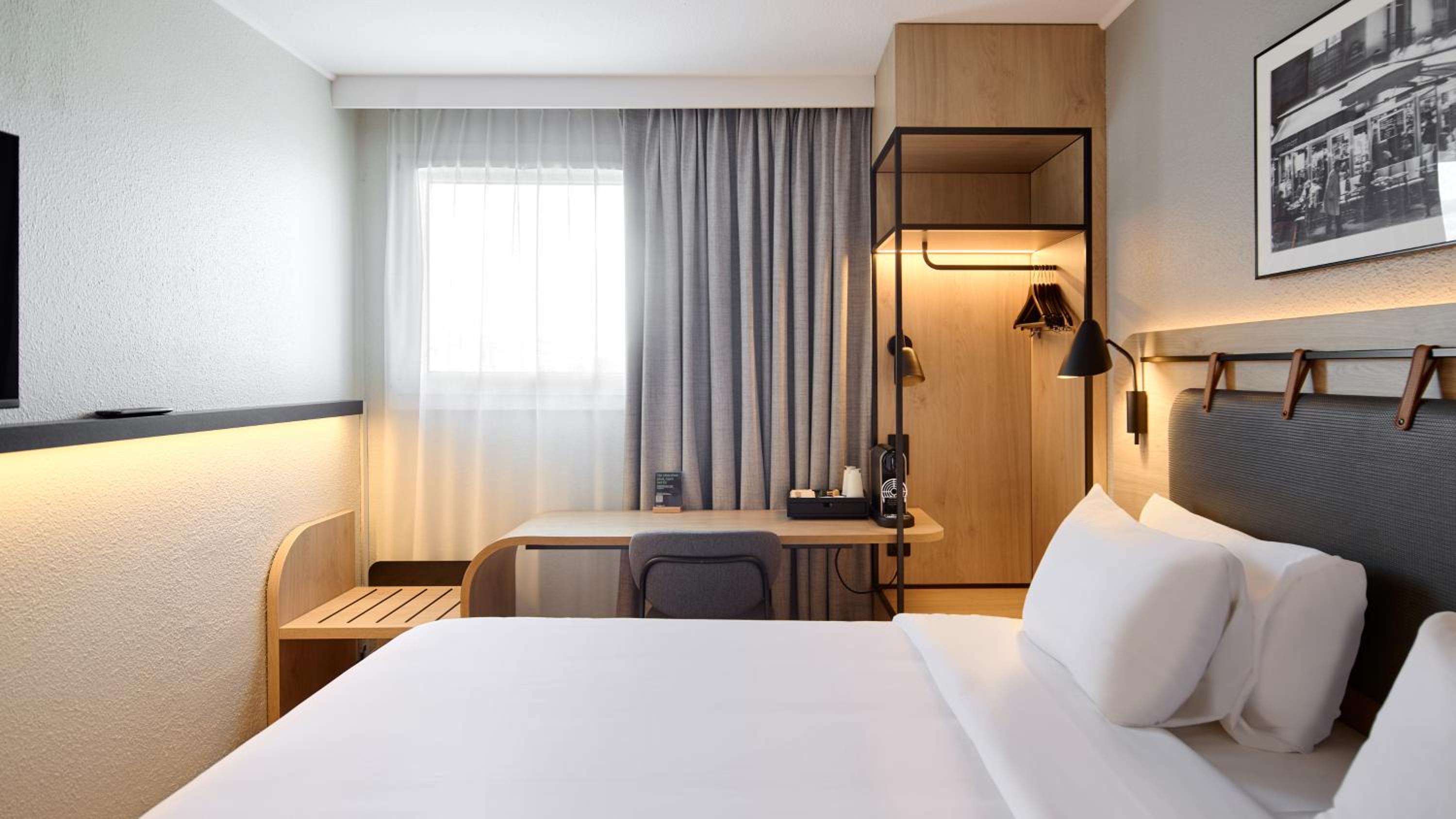 Superior Room - 1 King Bed - Photo 6