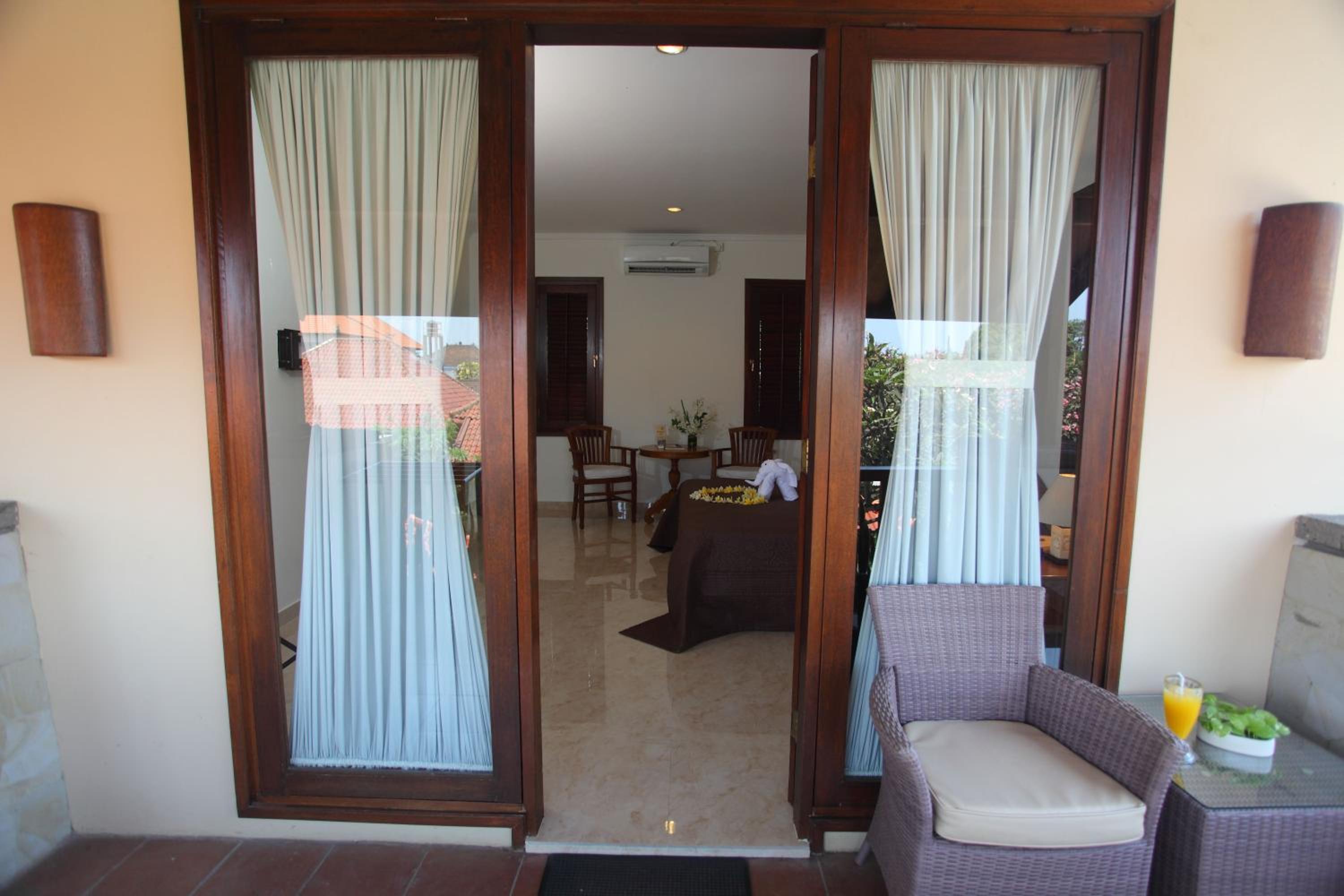 Pool View King Room with Free Airport Transfer