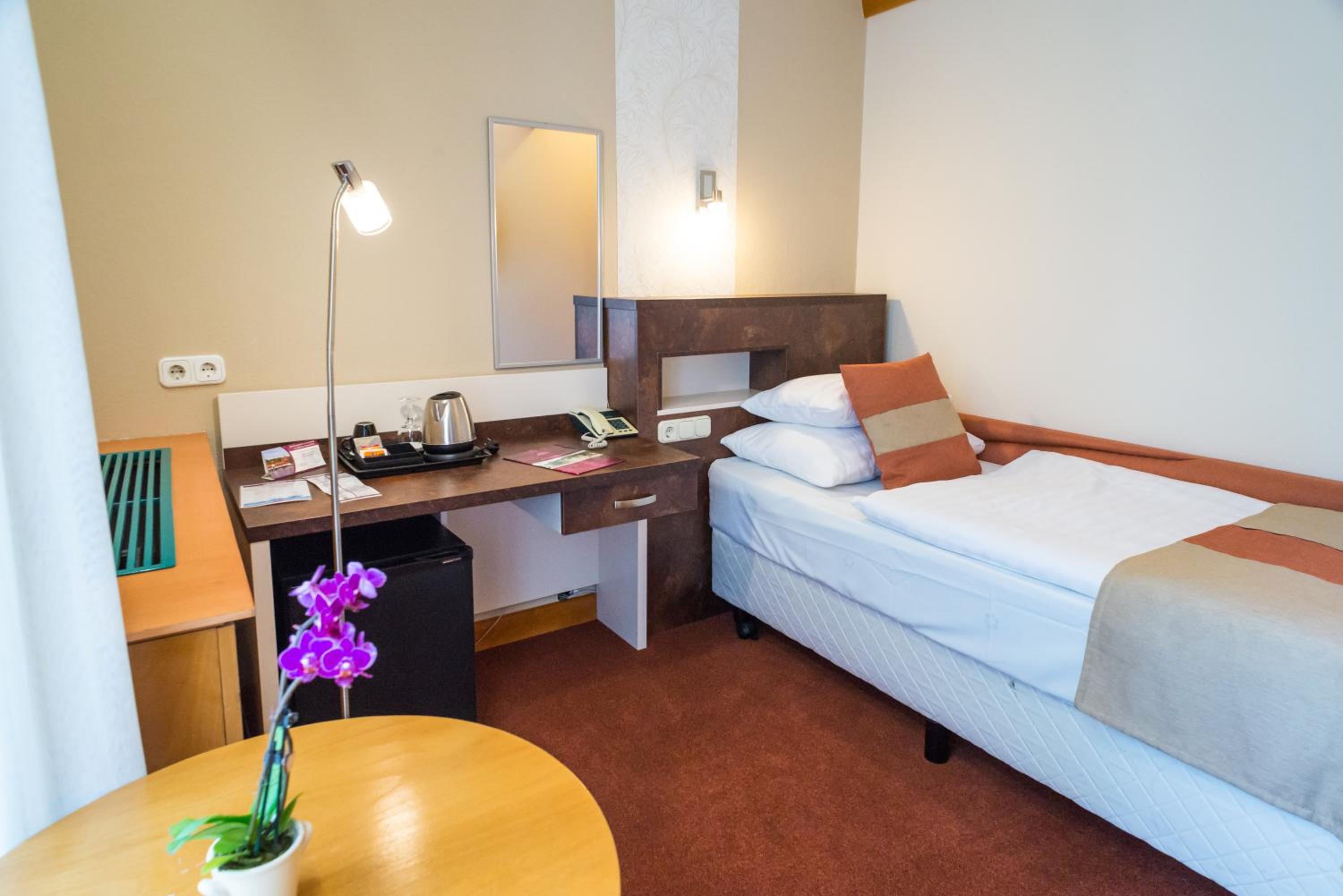 Classic Single Room with Lake View photo 3
