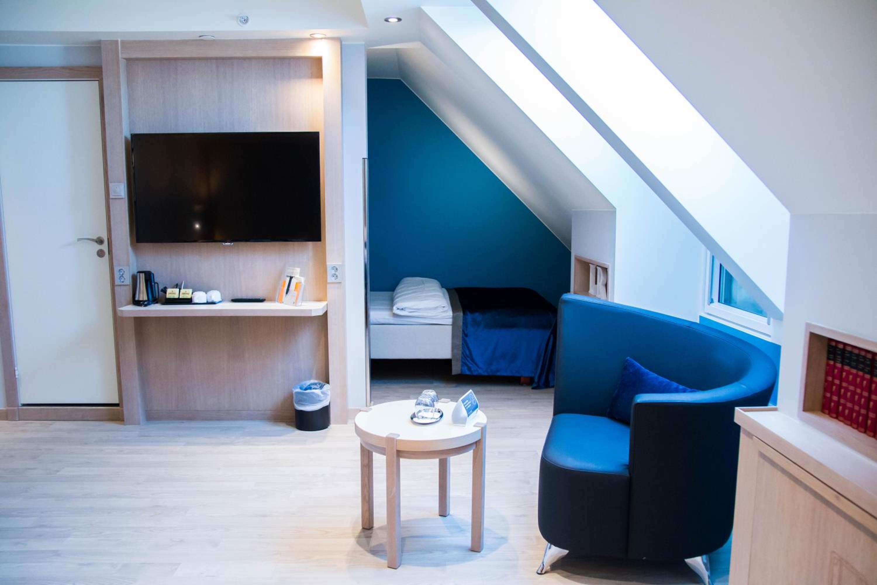 Family Room - Photo 4