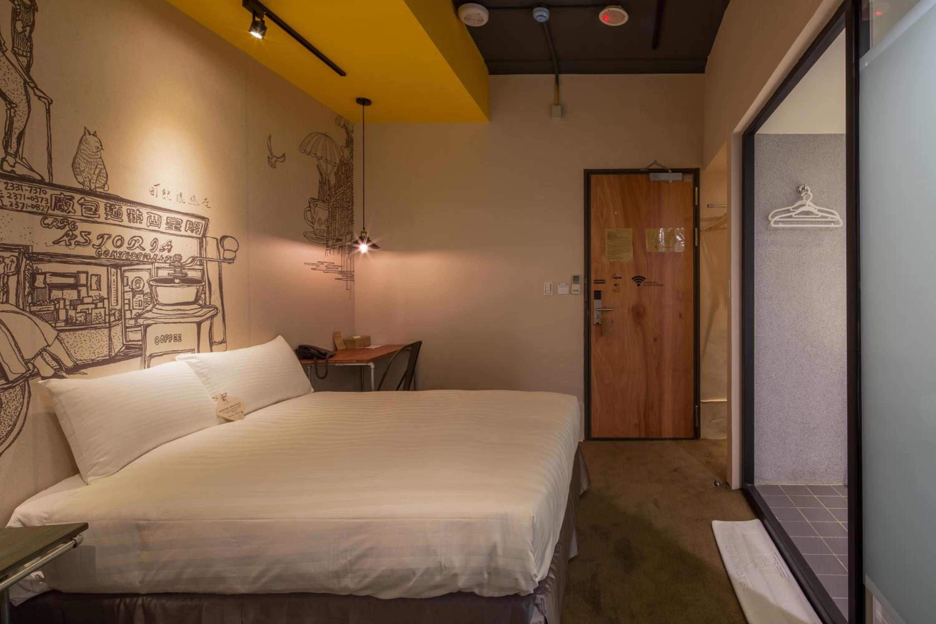 Standard Quadruple Room - No Window photo 3