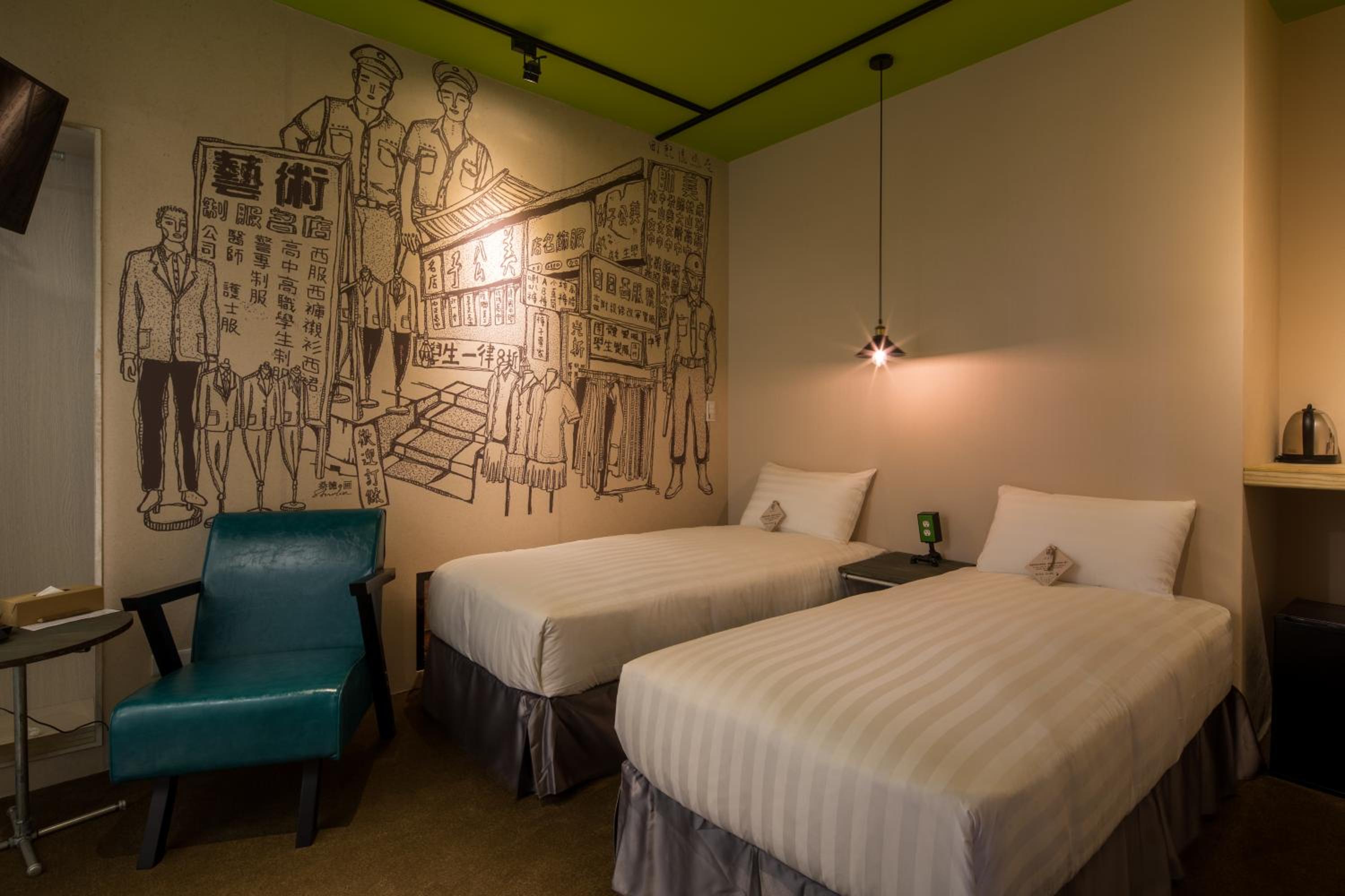 Standard Twin Room -  No Window photo 2