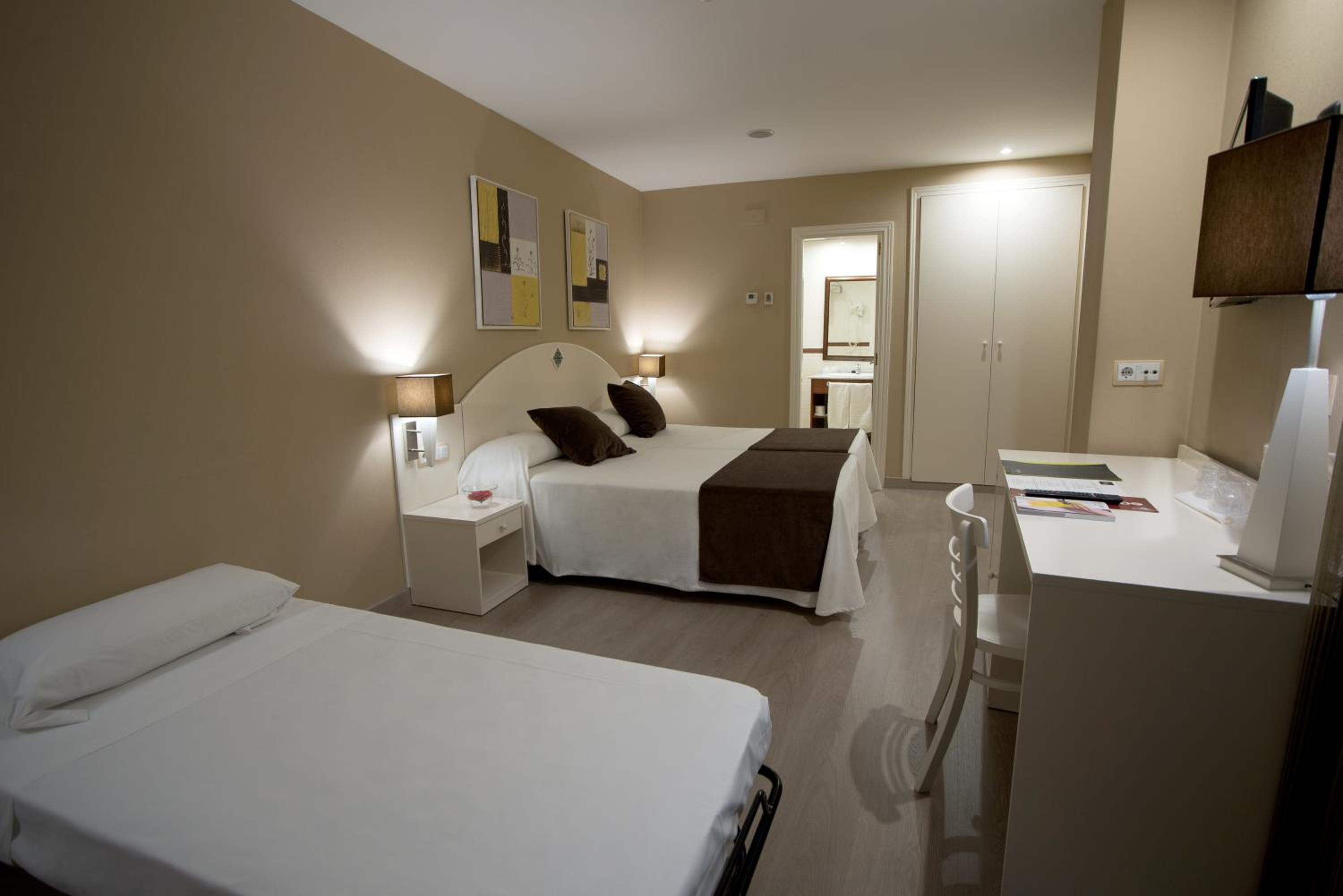 Triple Room - Photo 2