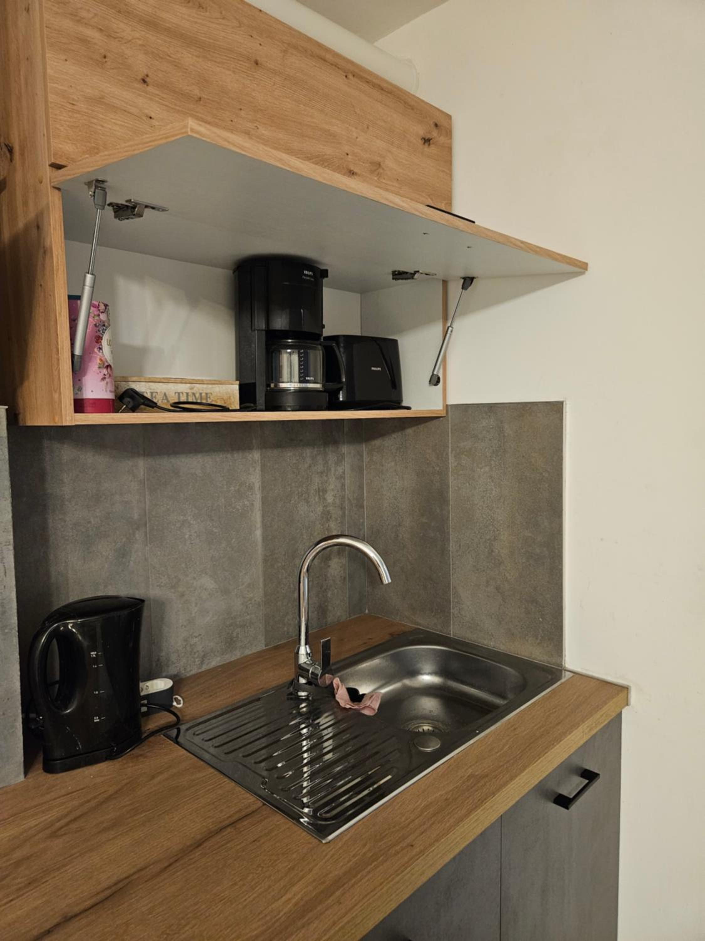 One-Bedroom Apartment photo 2