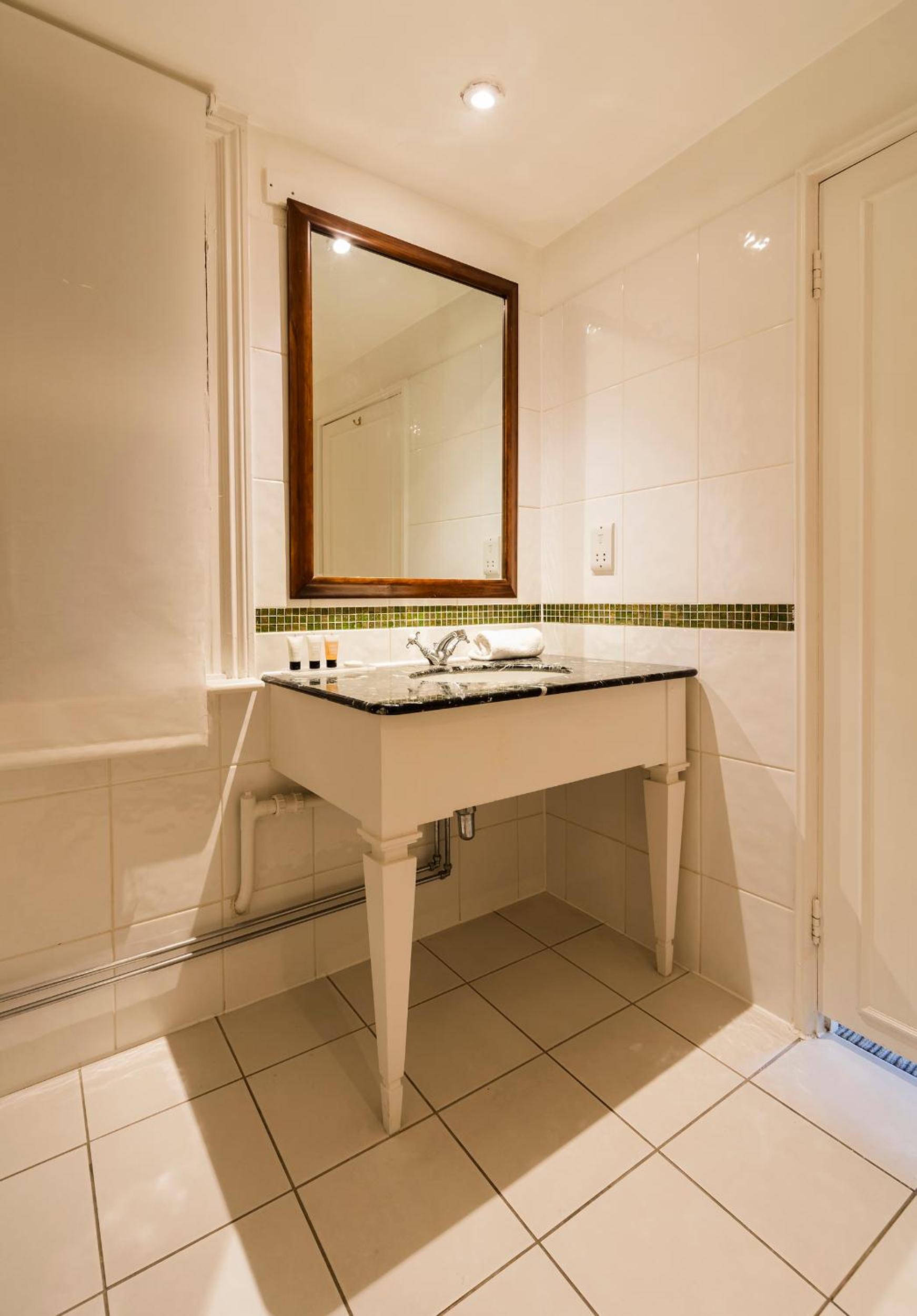 Standard King Room - Photo 3